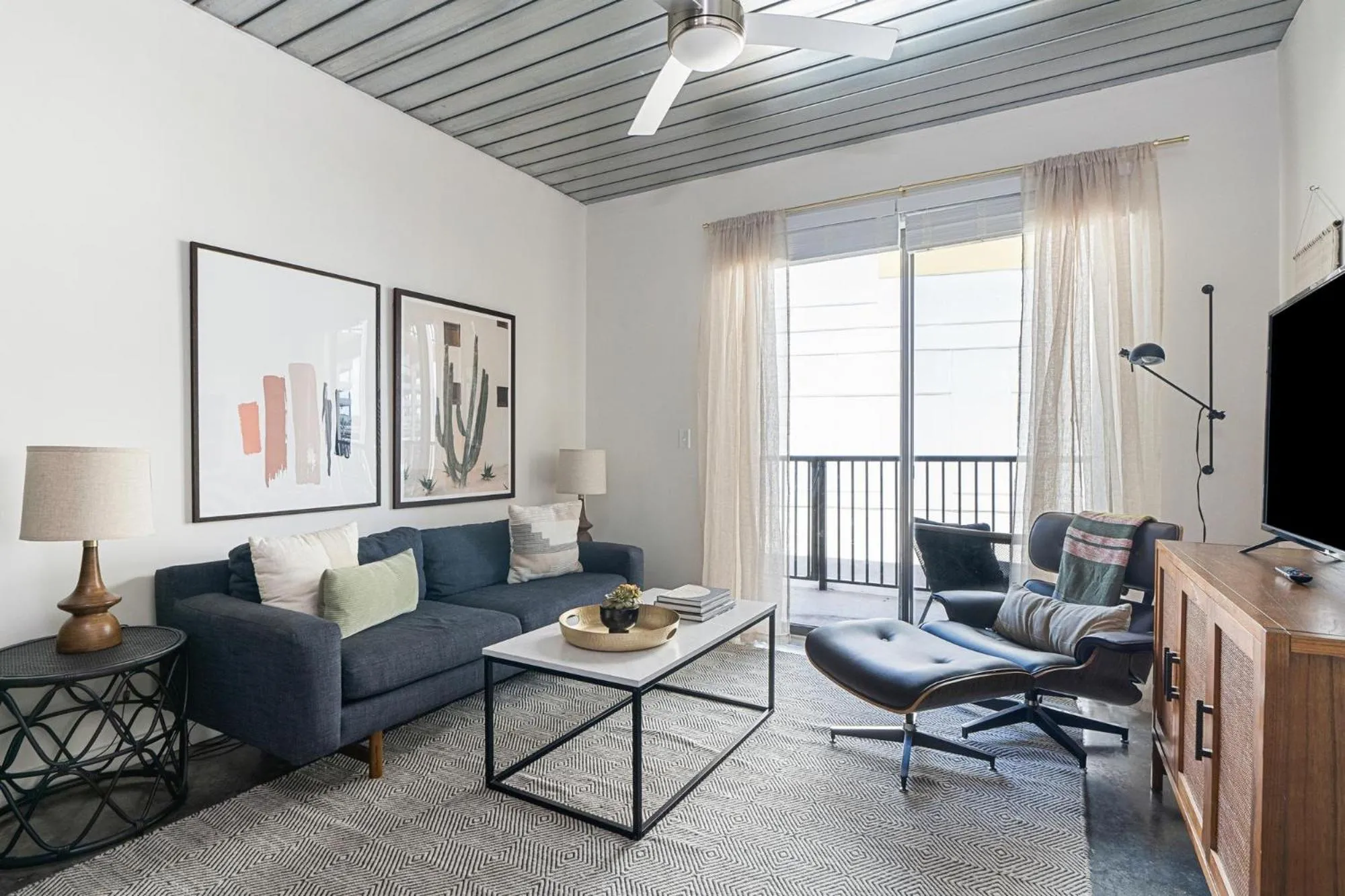 TV and multimedia in Lodgeur Midtown, Houston - close to Downtown & Texas Medical Center