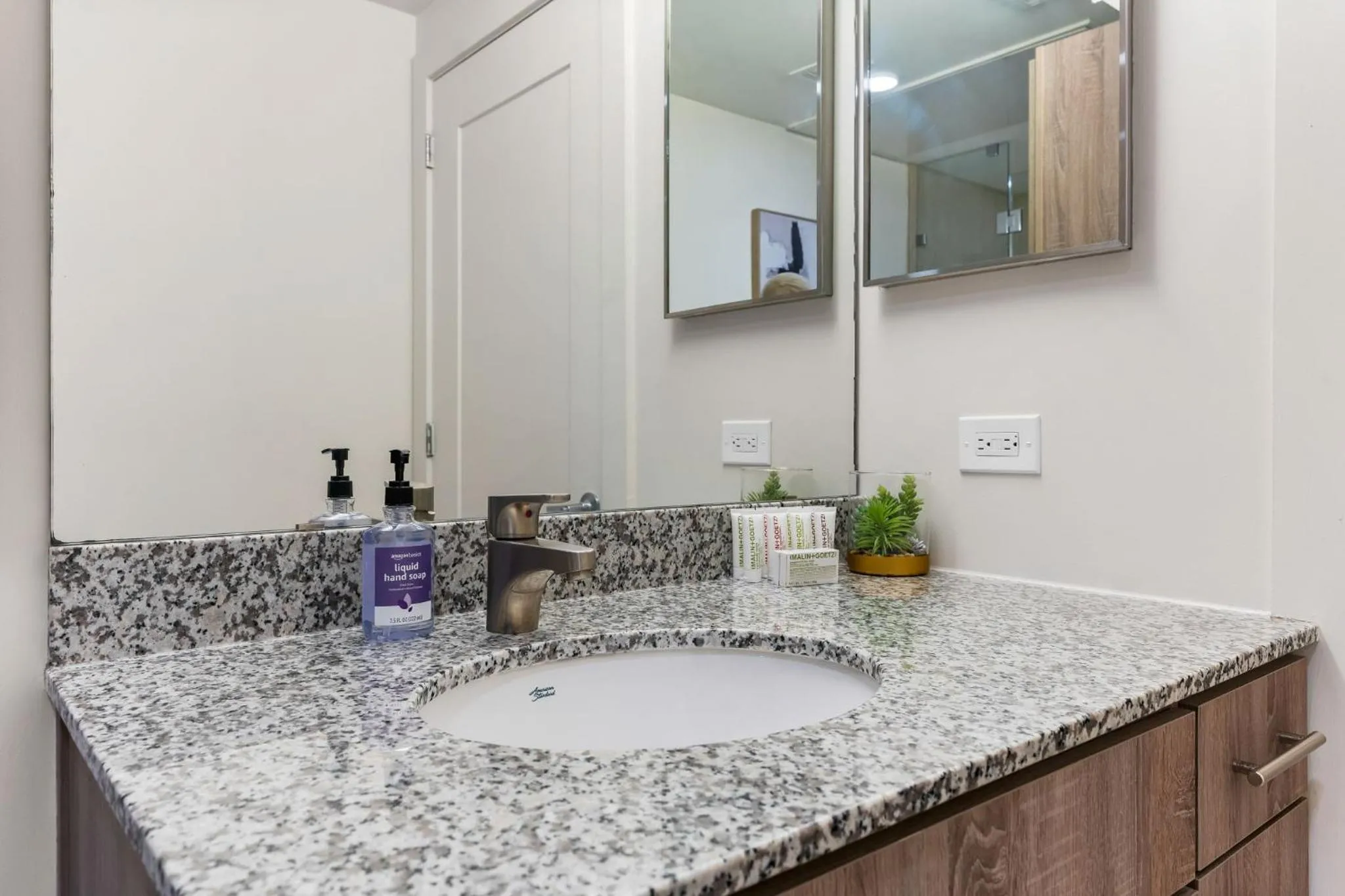 Other in Lodgeur Midtown, Houston - close to Downtown & Texas Medical Center