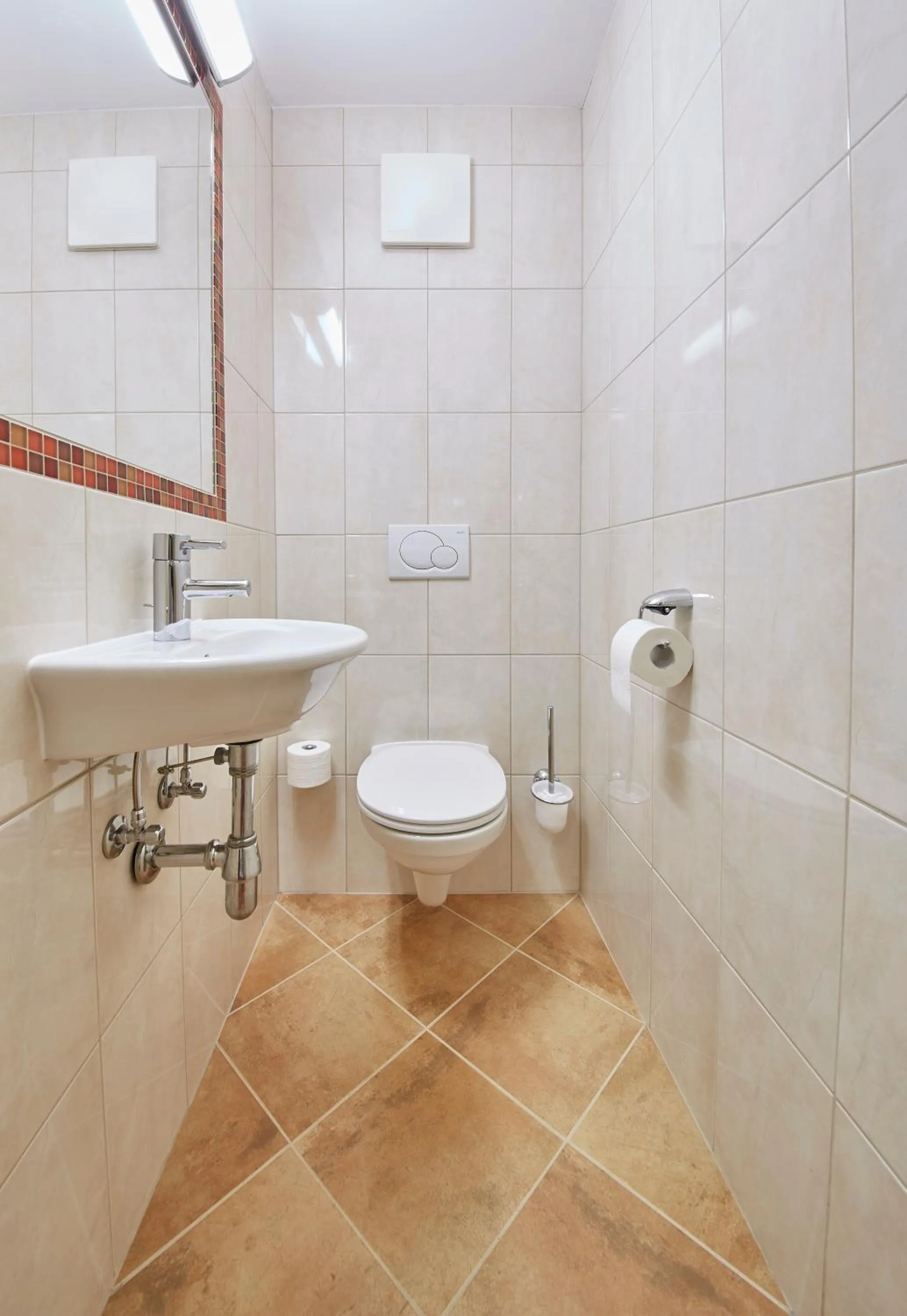 Toilet in Hotel Gungau