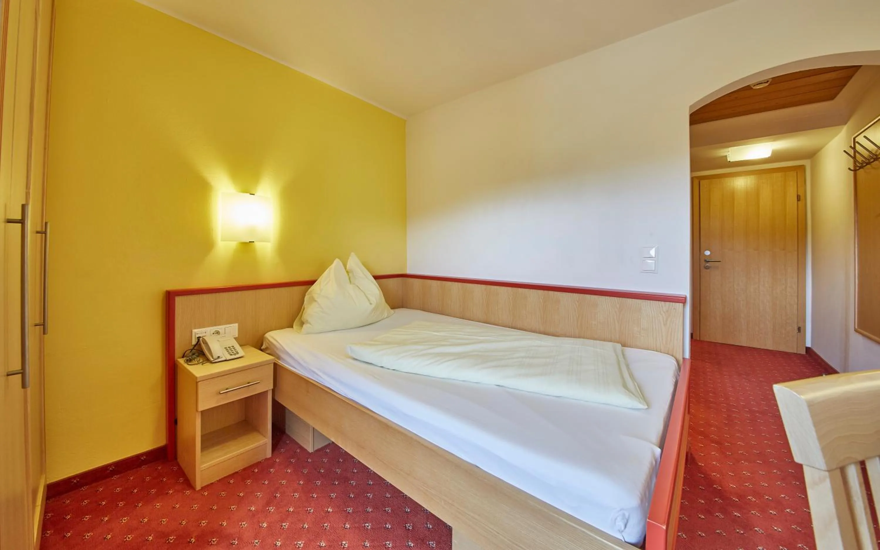 Bedroom, Bed in Hotel Gungau