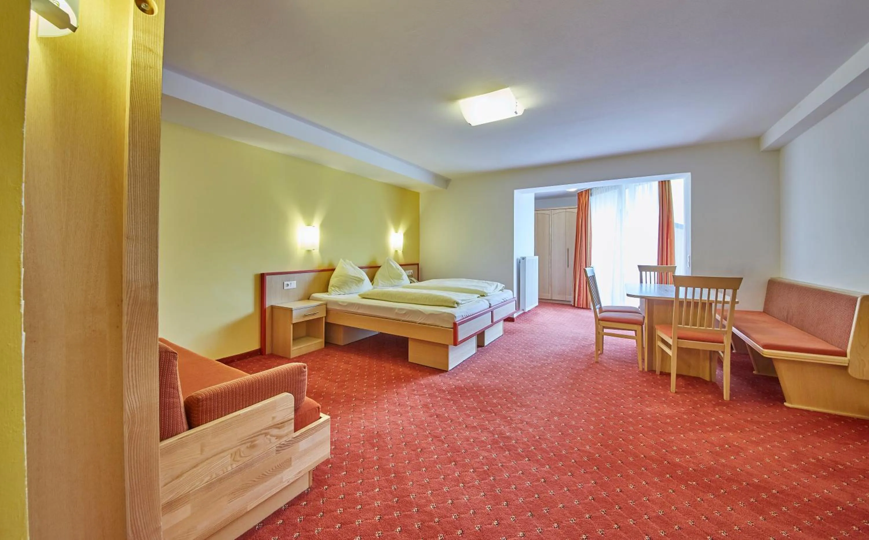 Bedroom, Bed in Hotel Gungau