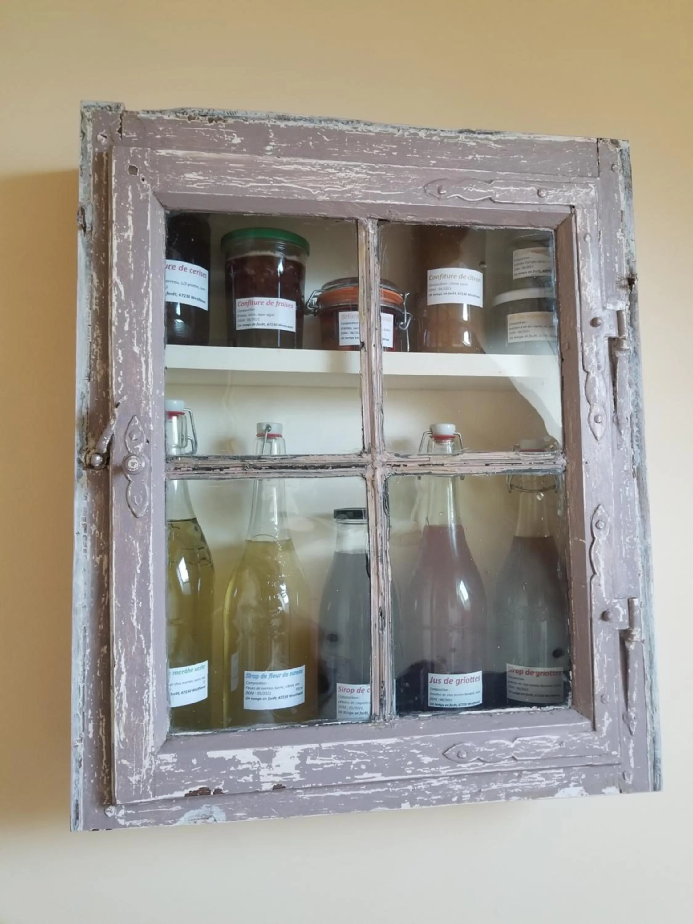 Decorative detail in chambre d'hôtes de charme, un temps en forêt