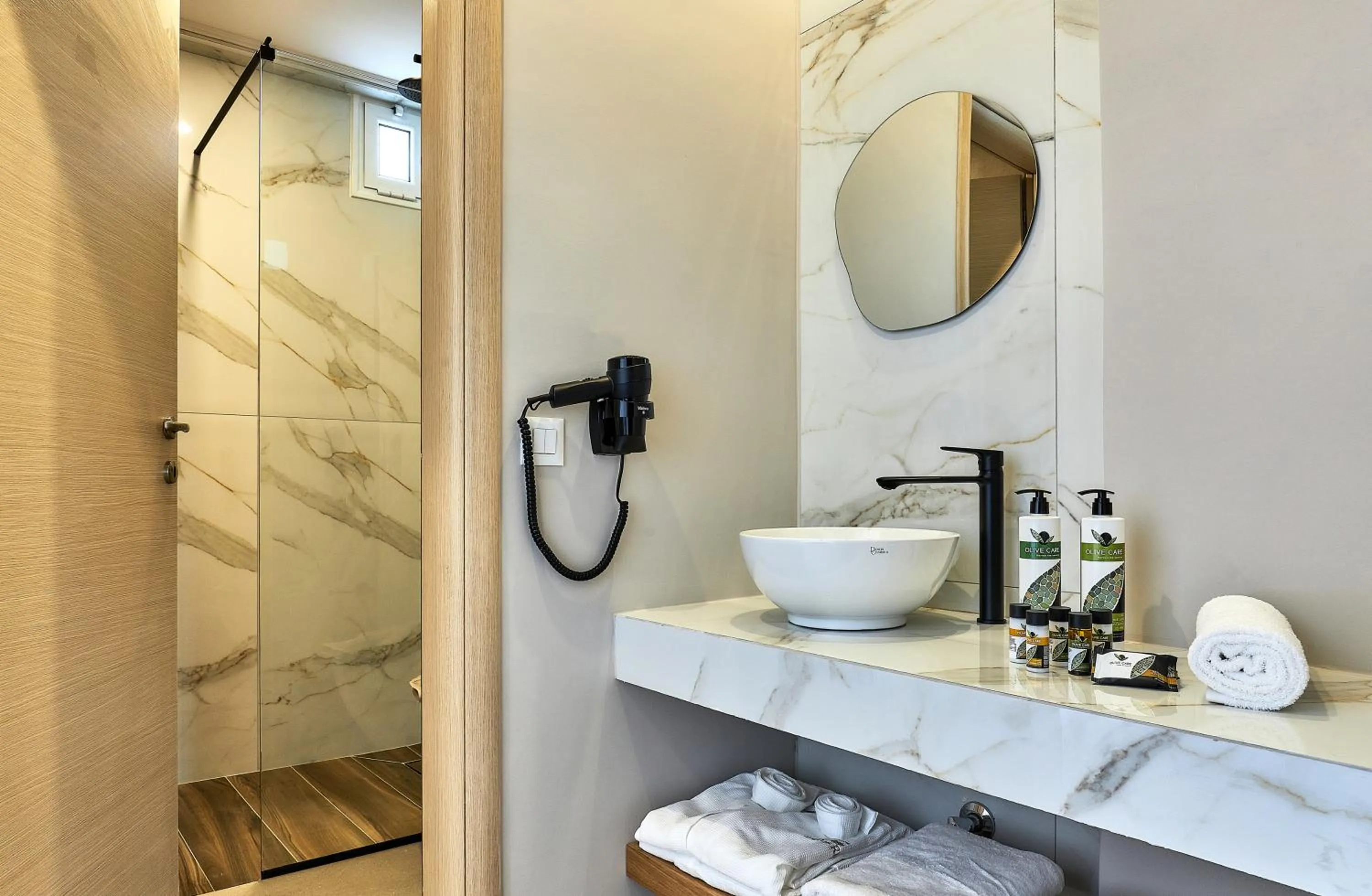 Shower in Memory Hotel