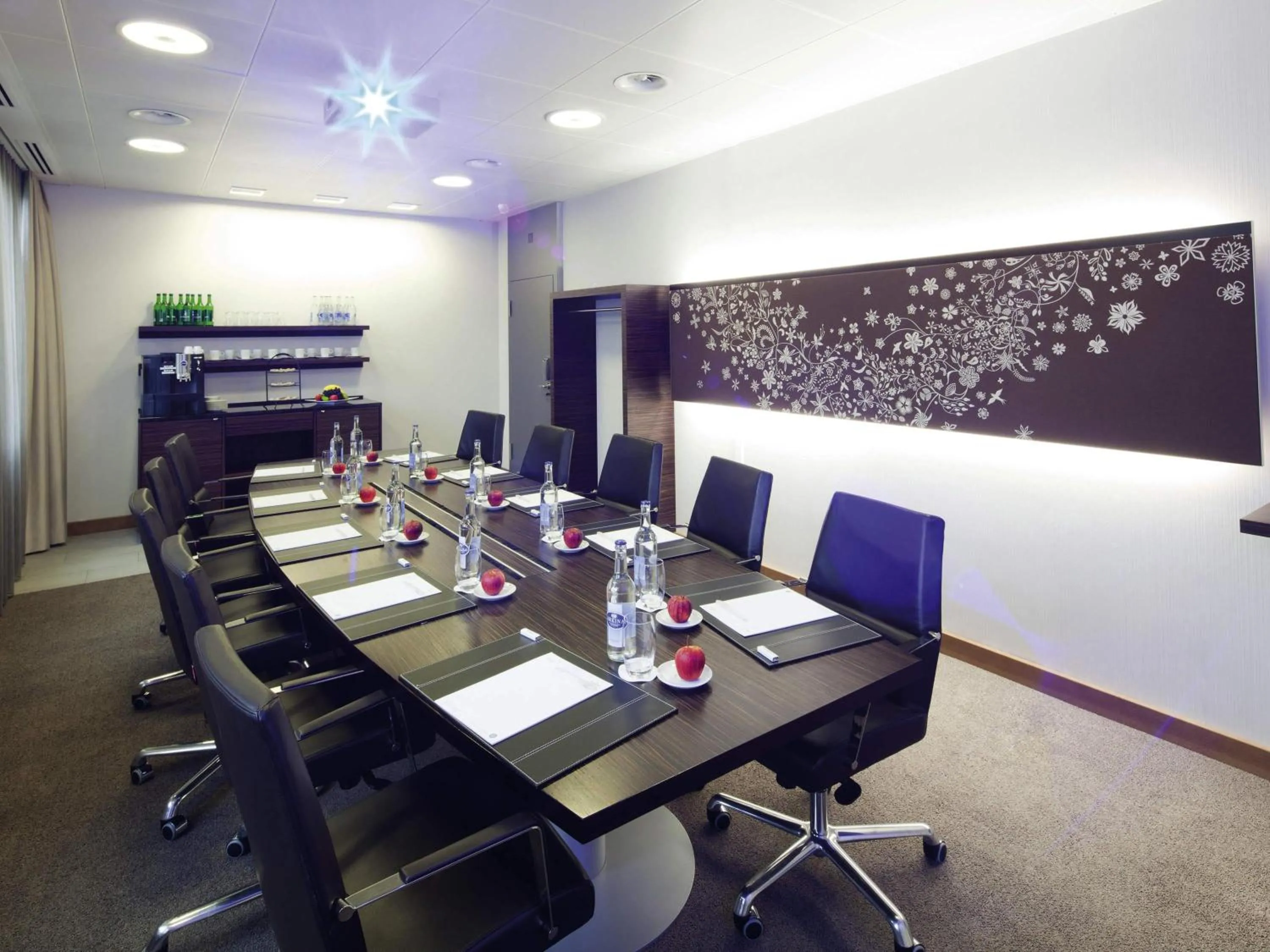 Meeting/conference room in Mövenpick Hotel Zurich Airport