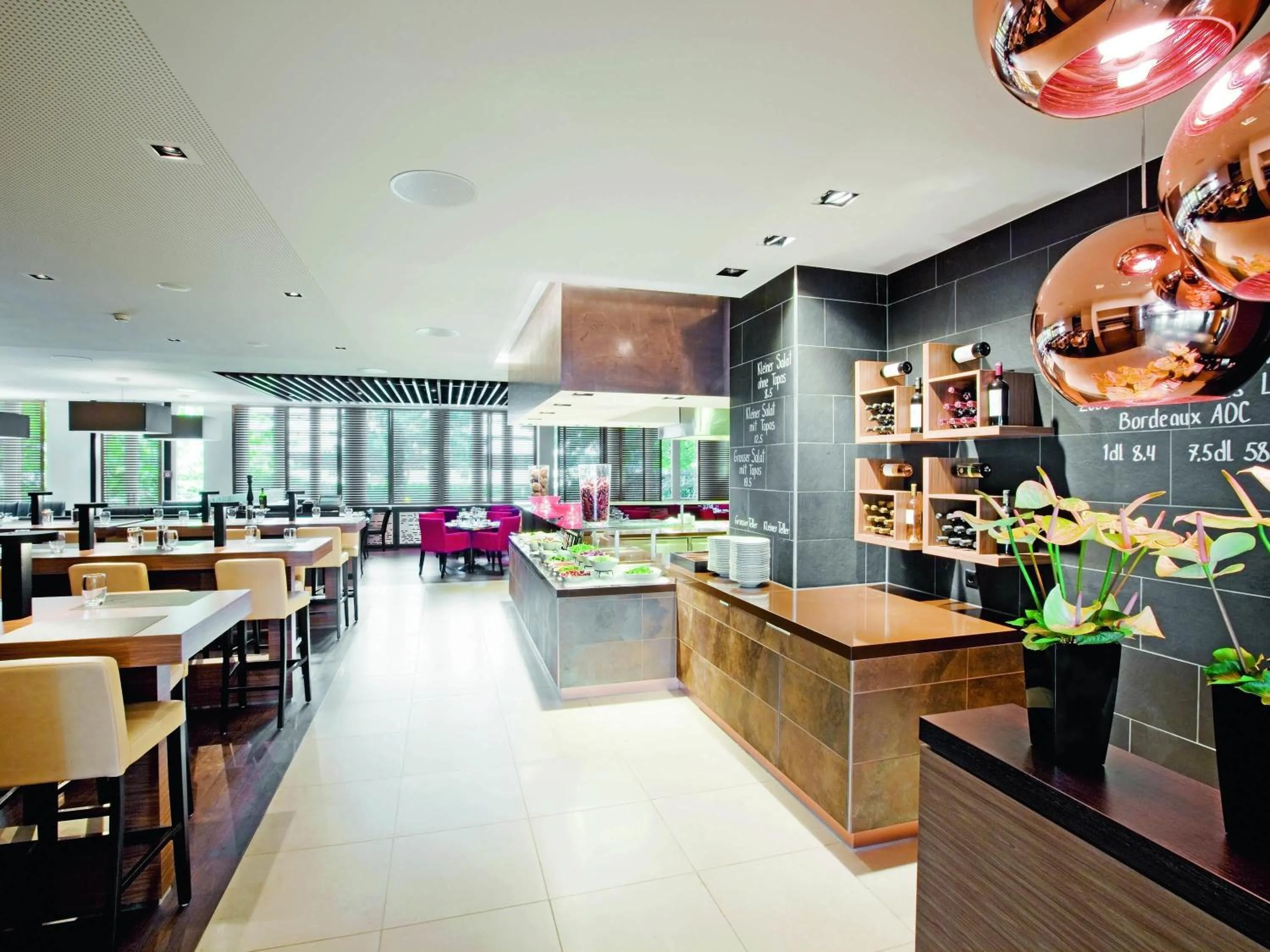 Restaurant/places to eat in Mövenpick Hotel Zurich Airport