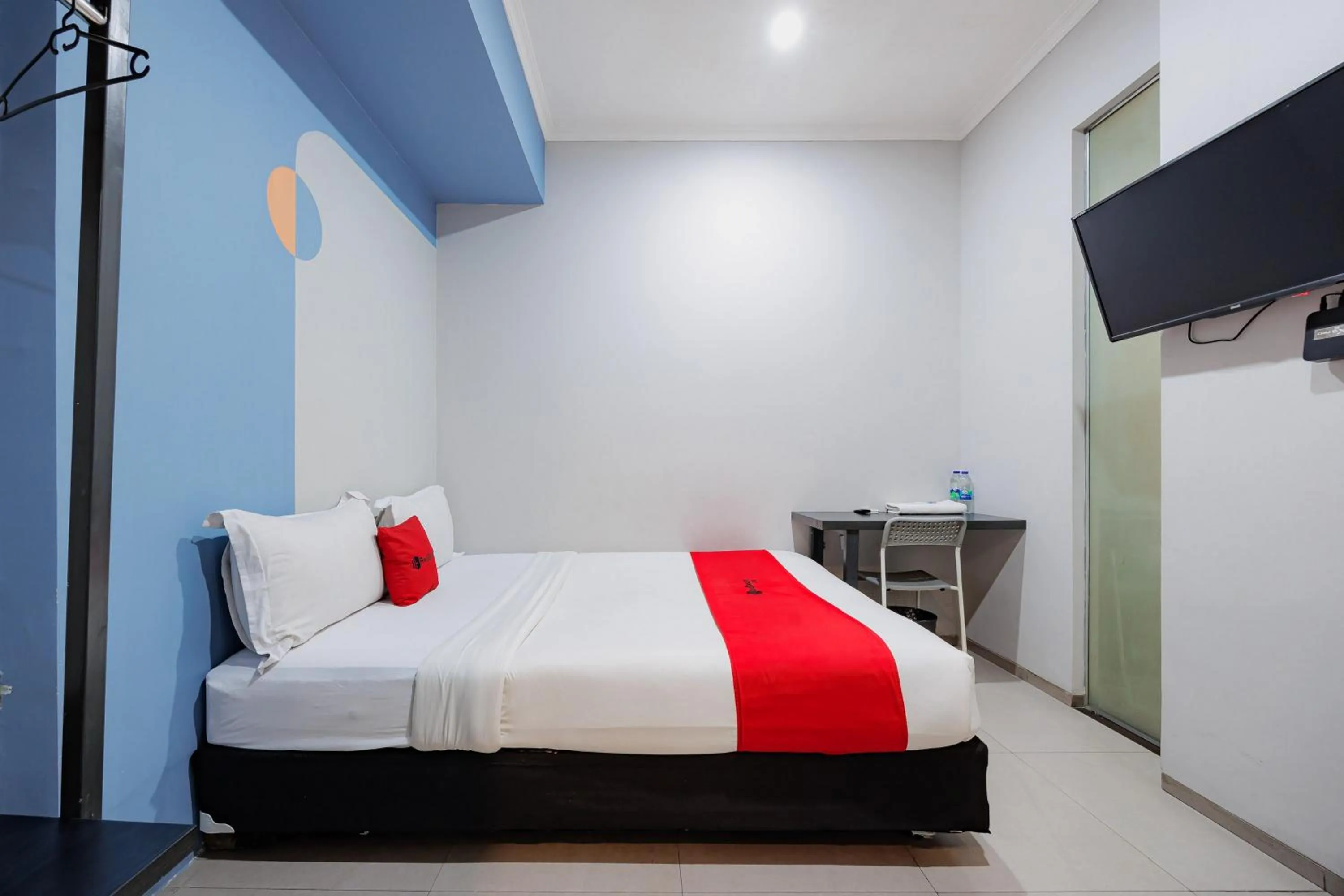 Bed in RedDoorz Plus near Radio Dalam 3