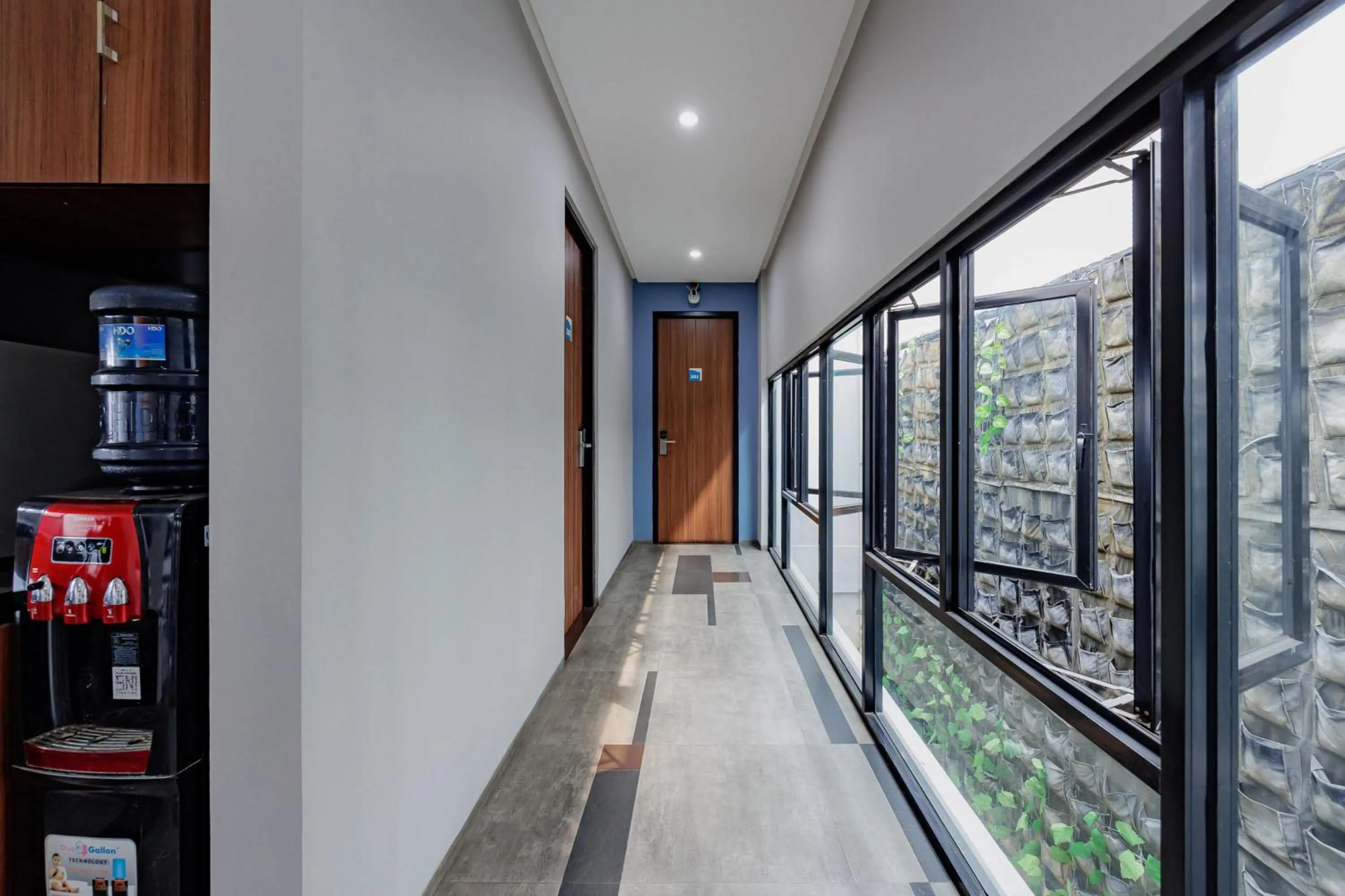 RedDoorz Plus near Radio Dalam 3