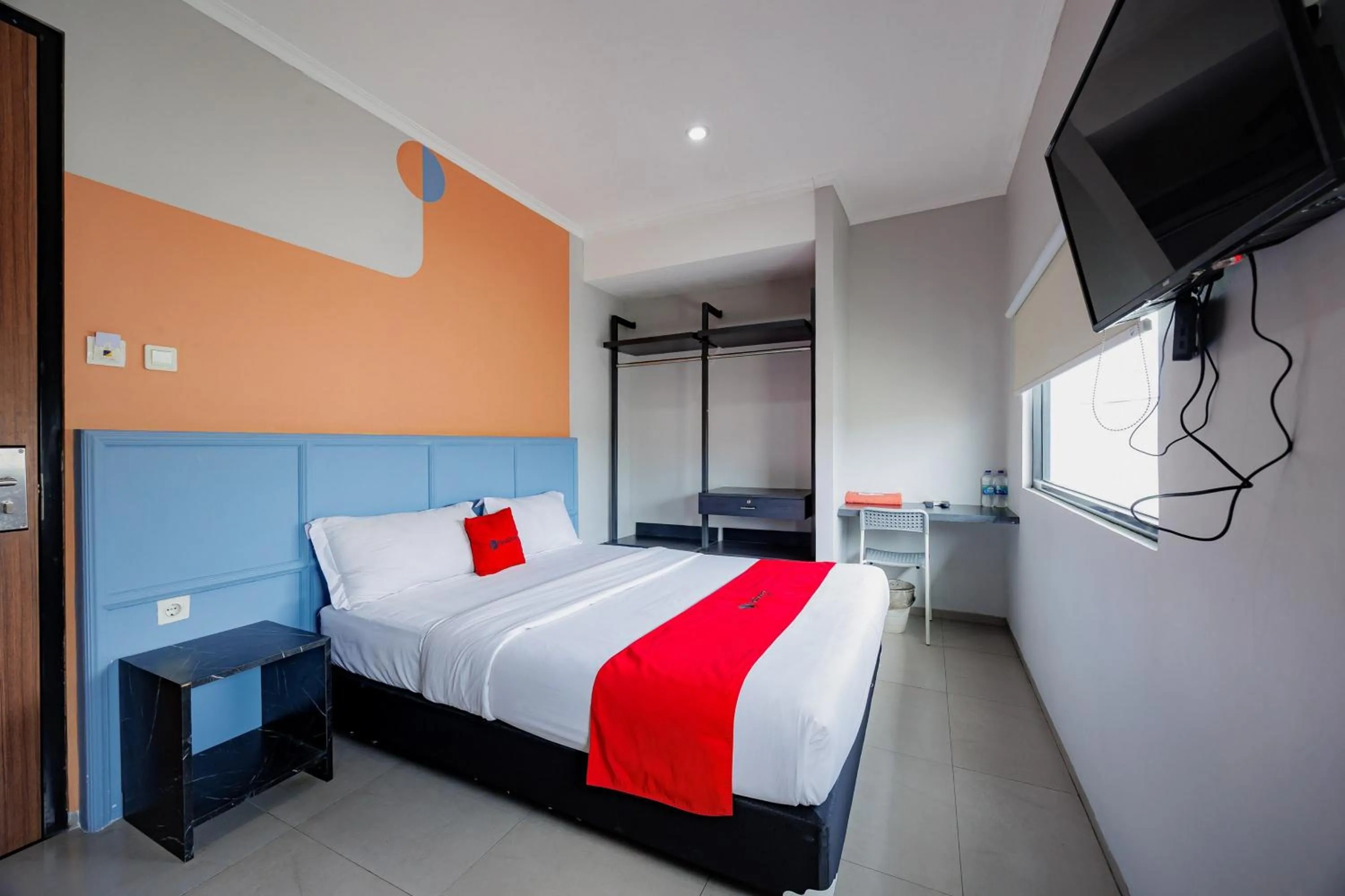 Bed in RedDoorz Plus near Radio Dalam 3