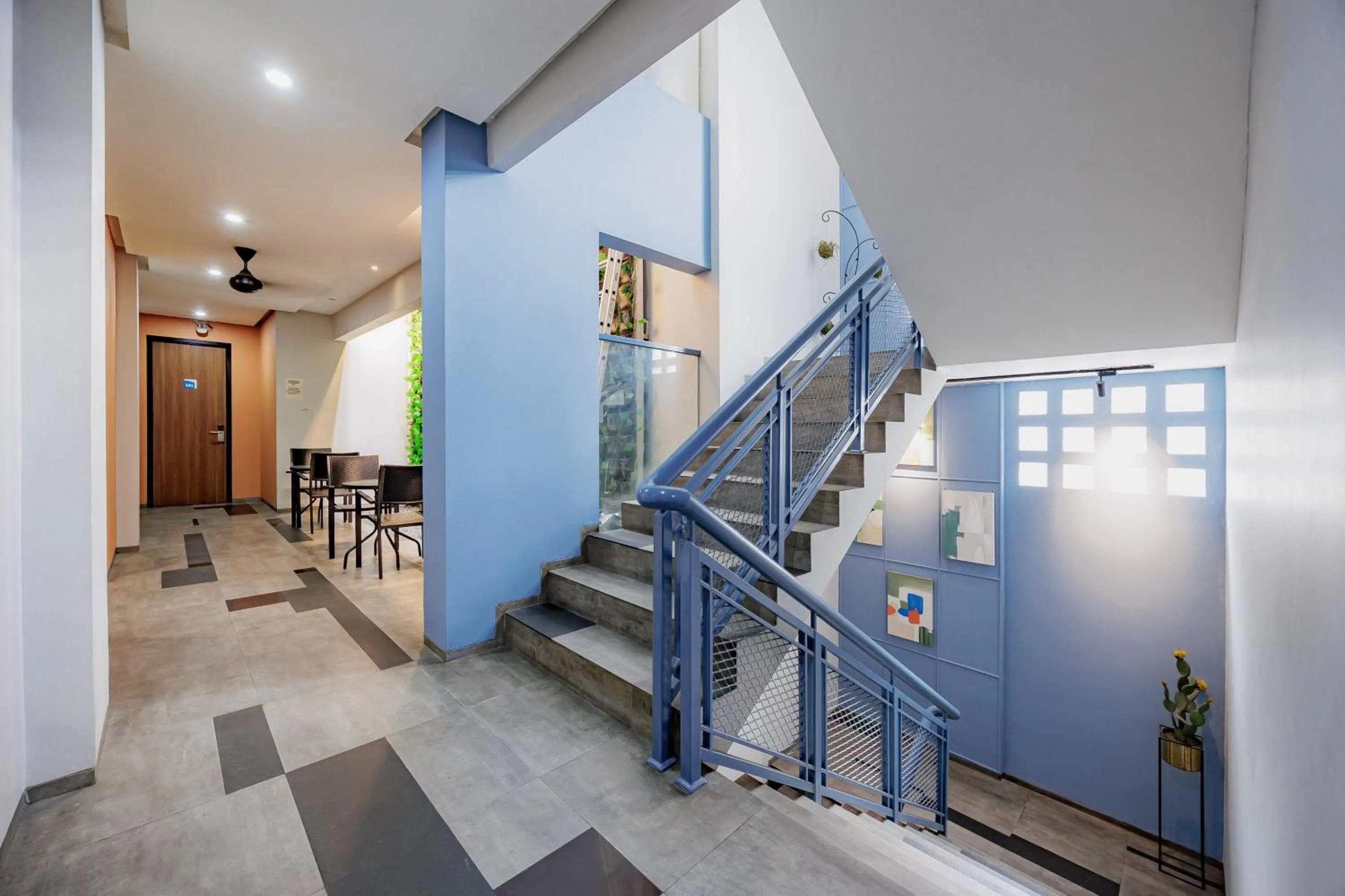 RedDoorz Plus near Radio Dalam 3