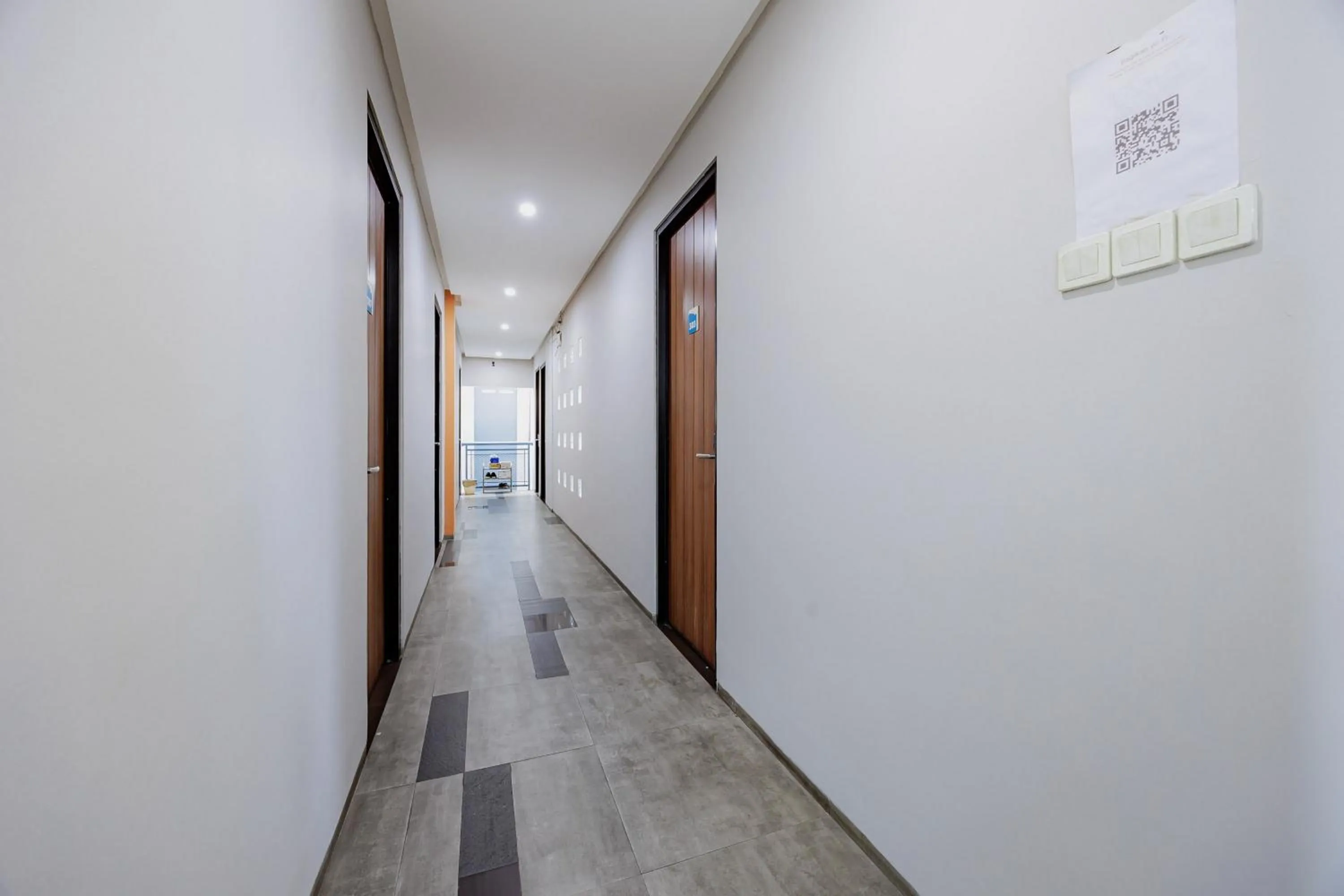 RedDoorz Plus near Radio Dalam 3