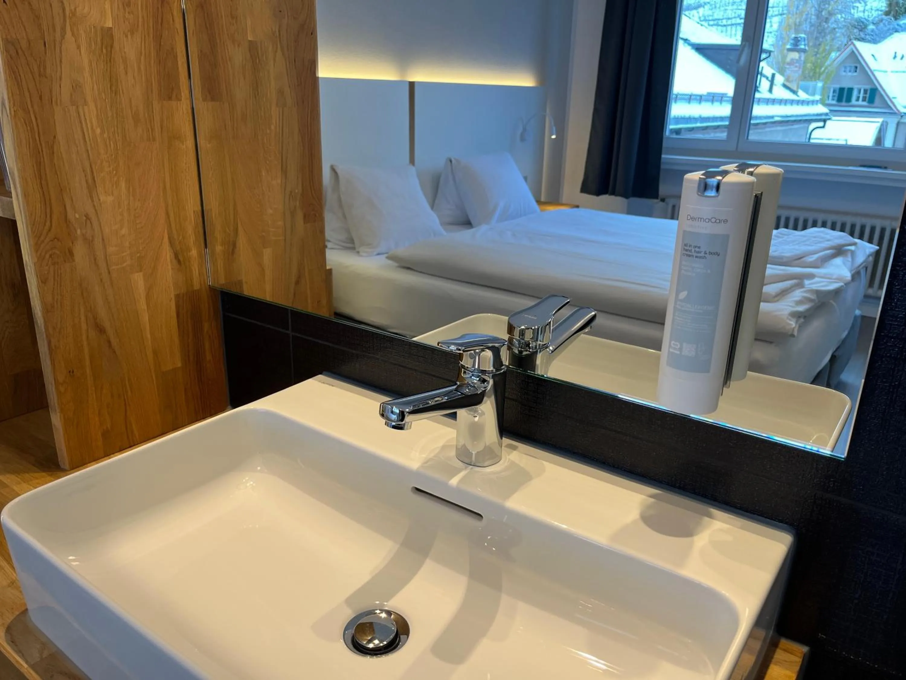 Photo of the whole room, Bed in Hotel Drei Könige