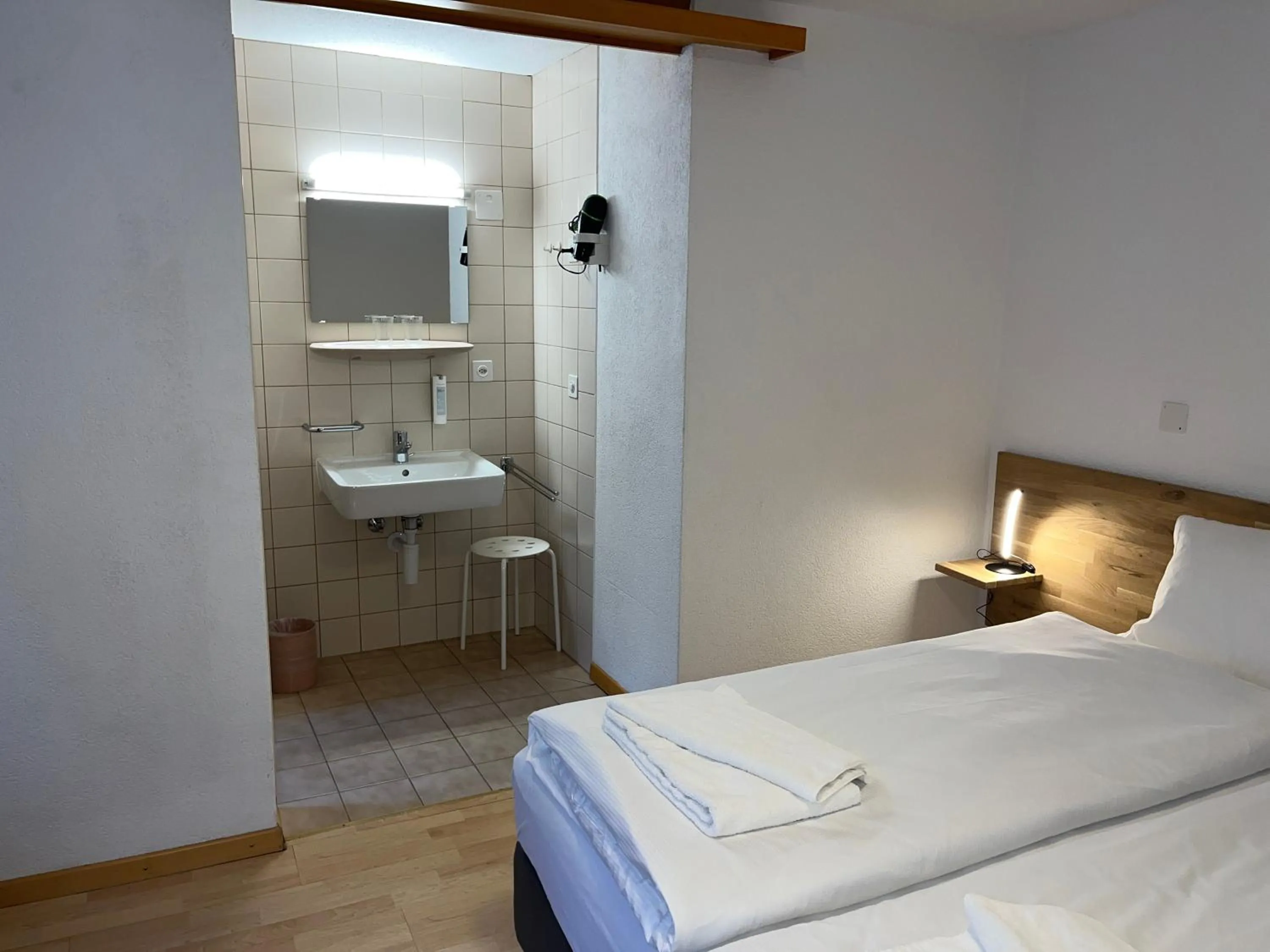 Photo of the whole room, Bed in Hotel Drei Könige