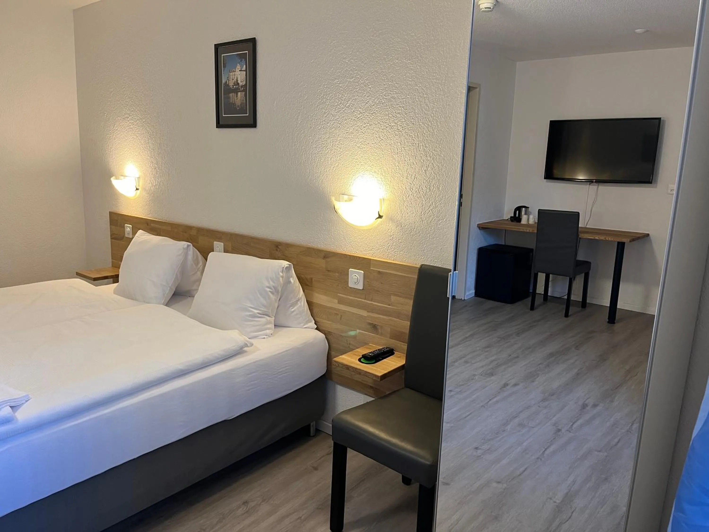 Photo of the whole room, Bed in Hotel Drei Könige