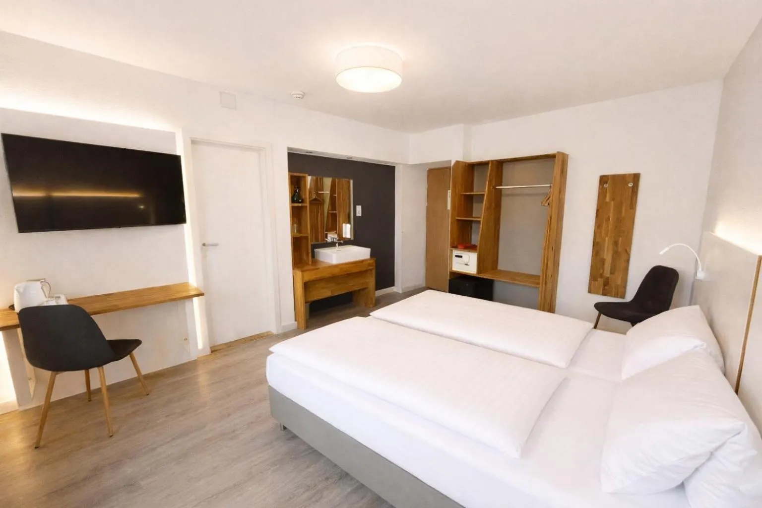 Photo of the whole room, Bed in Hotel Drei Könige