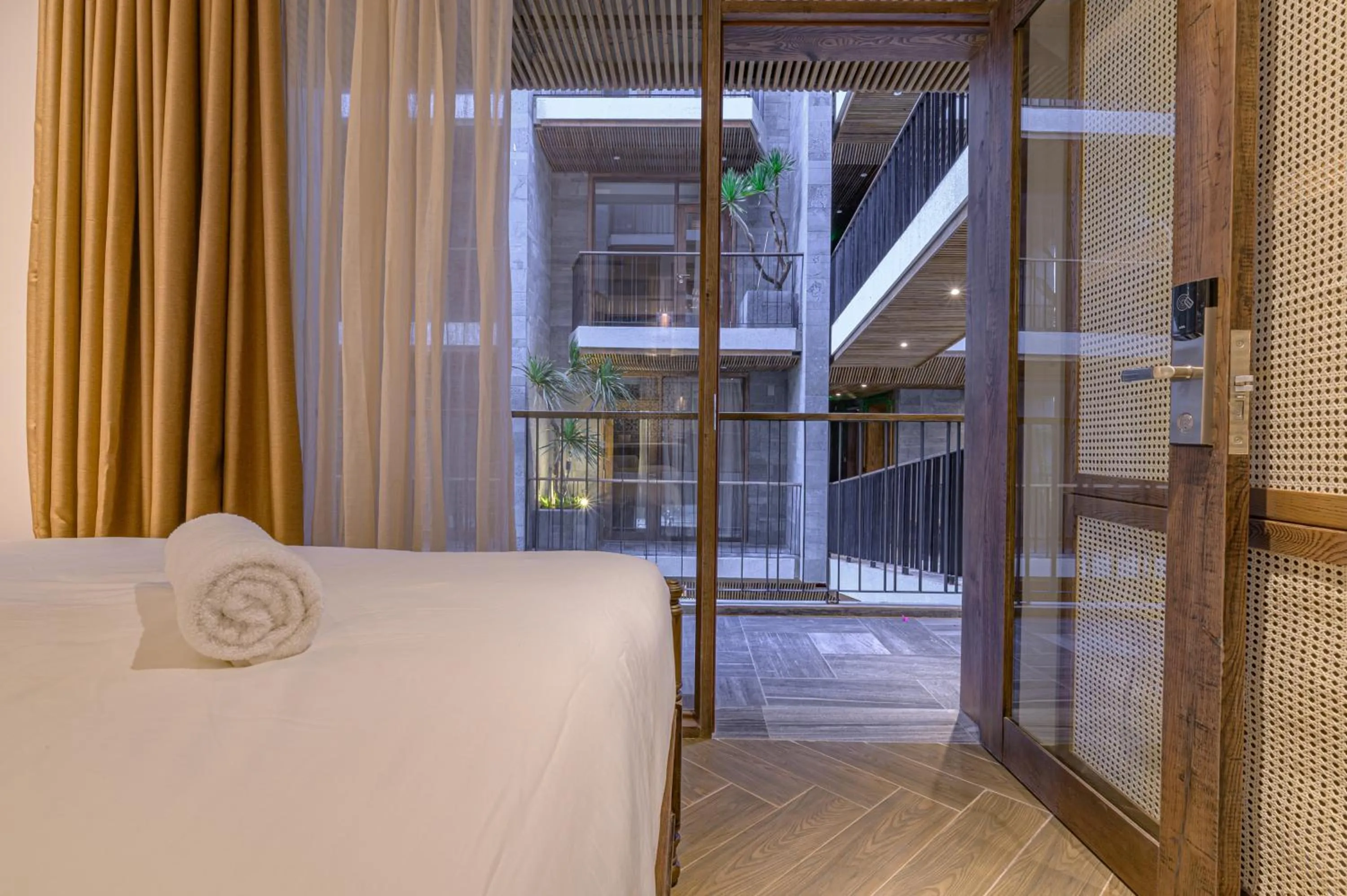 Balcony/Terrace, Bed in Le Boutique Danang