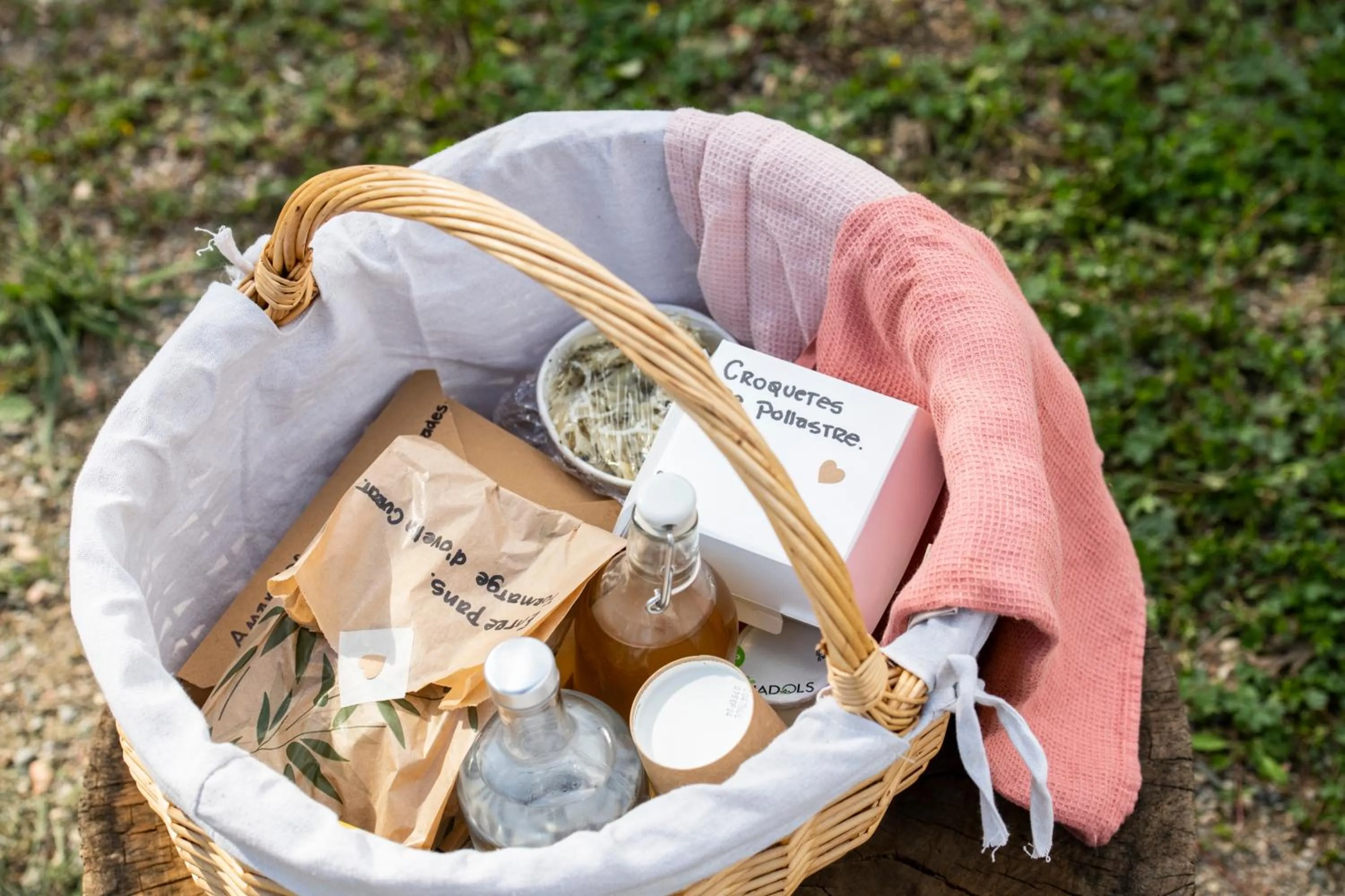 Restaurant/places to eat in ECOTurisme Can Buch HOTEL