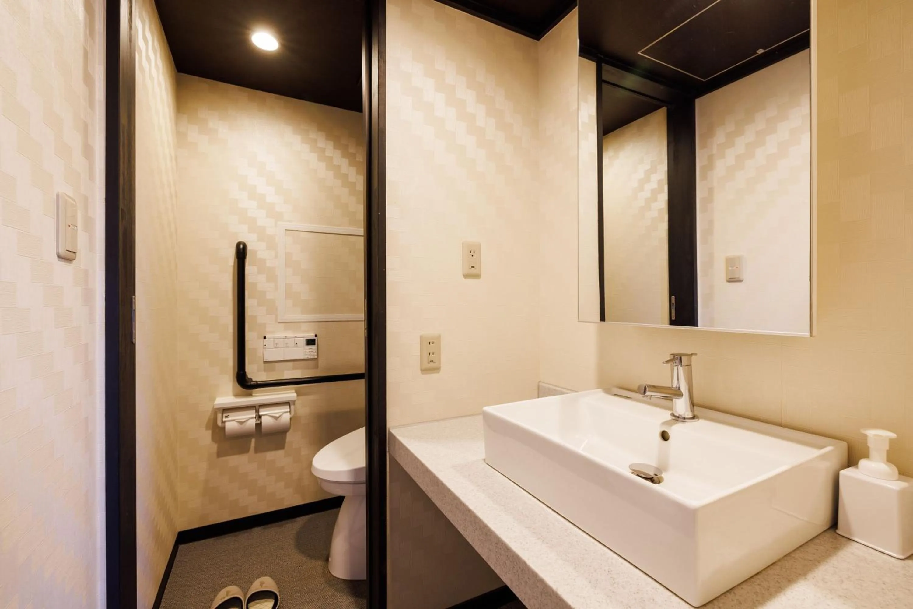 Toilet in KAMENOI HOTEL Nara