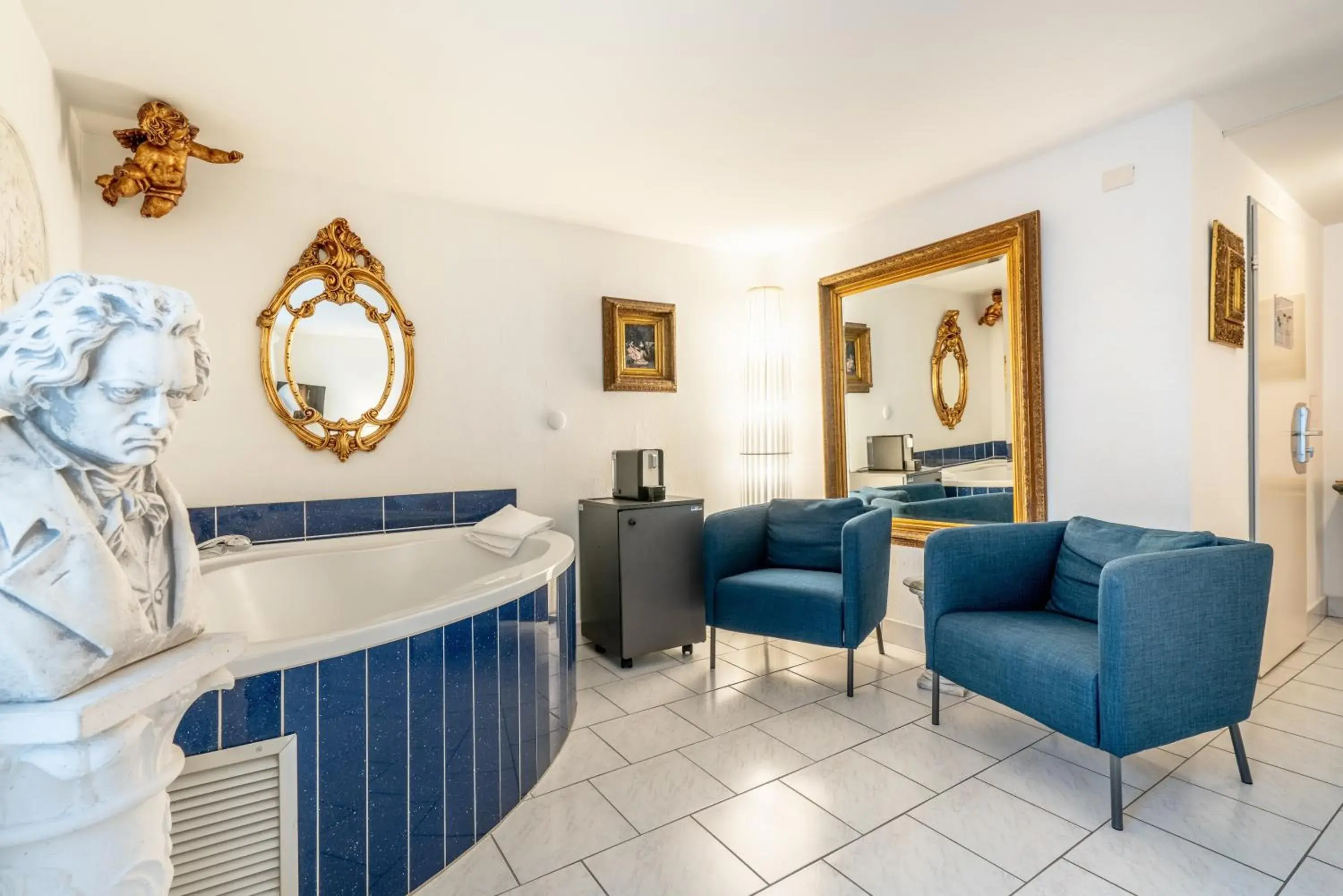 Barock Suite with Whirlpool in Altstadt Hotel Magic Luzern Barock Suite with Whirlpool in Altstadt Hotel Magic Luzern