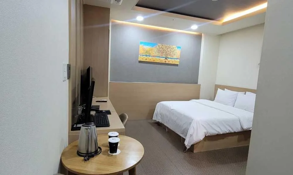 Bed in Namyangju Benikea JD Hotel