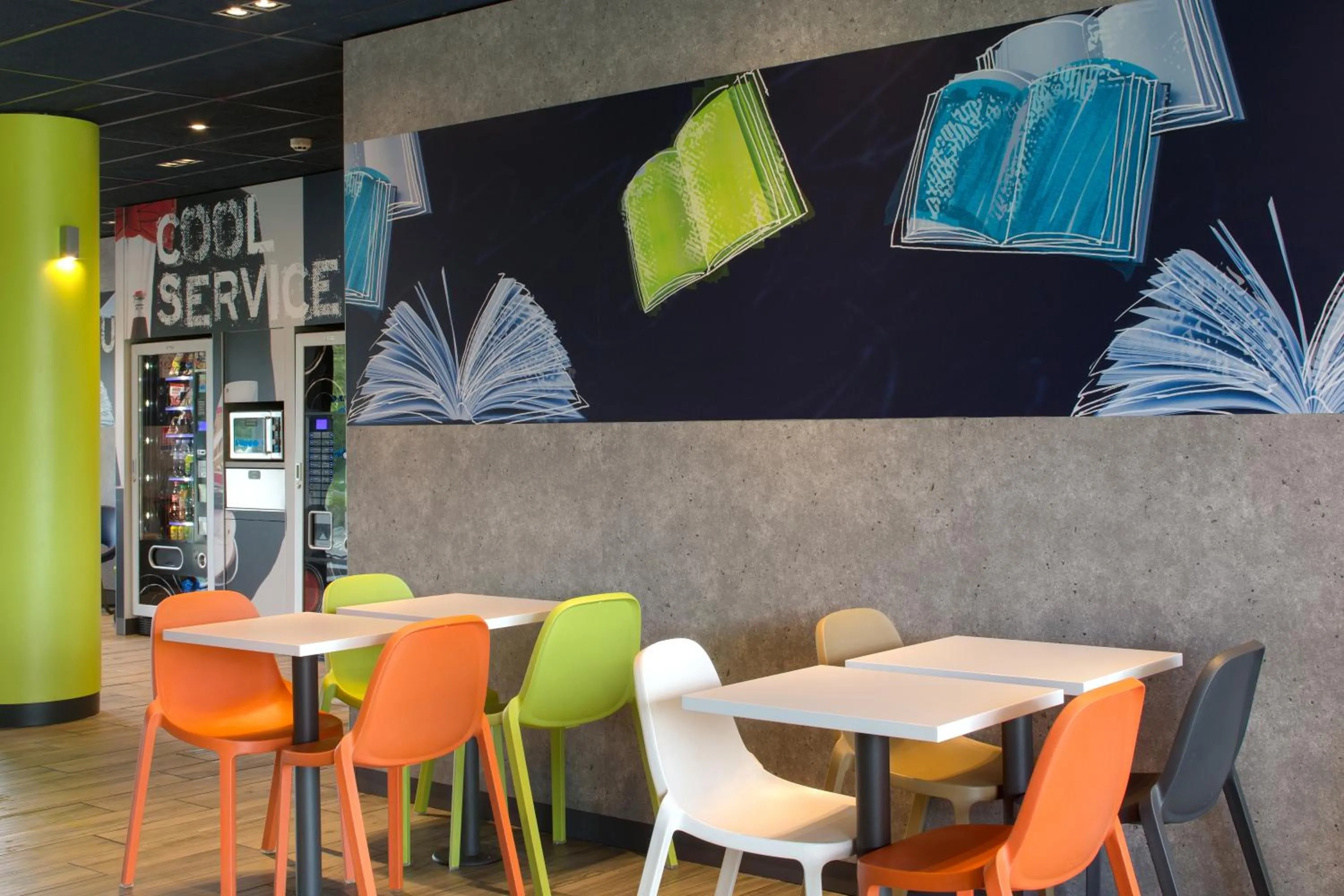 Seating area in ibis budget Montceau les Mines