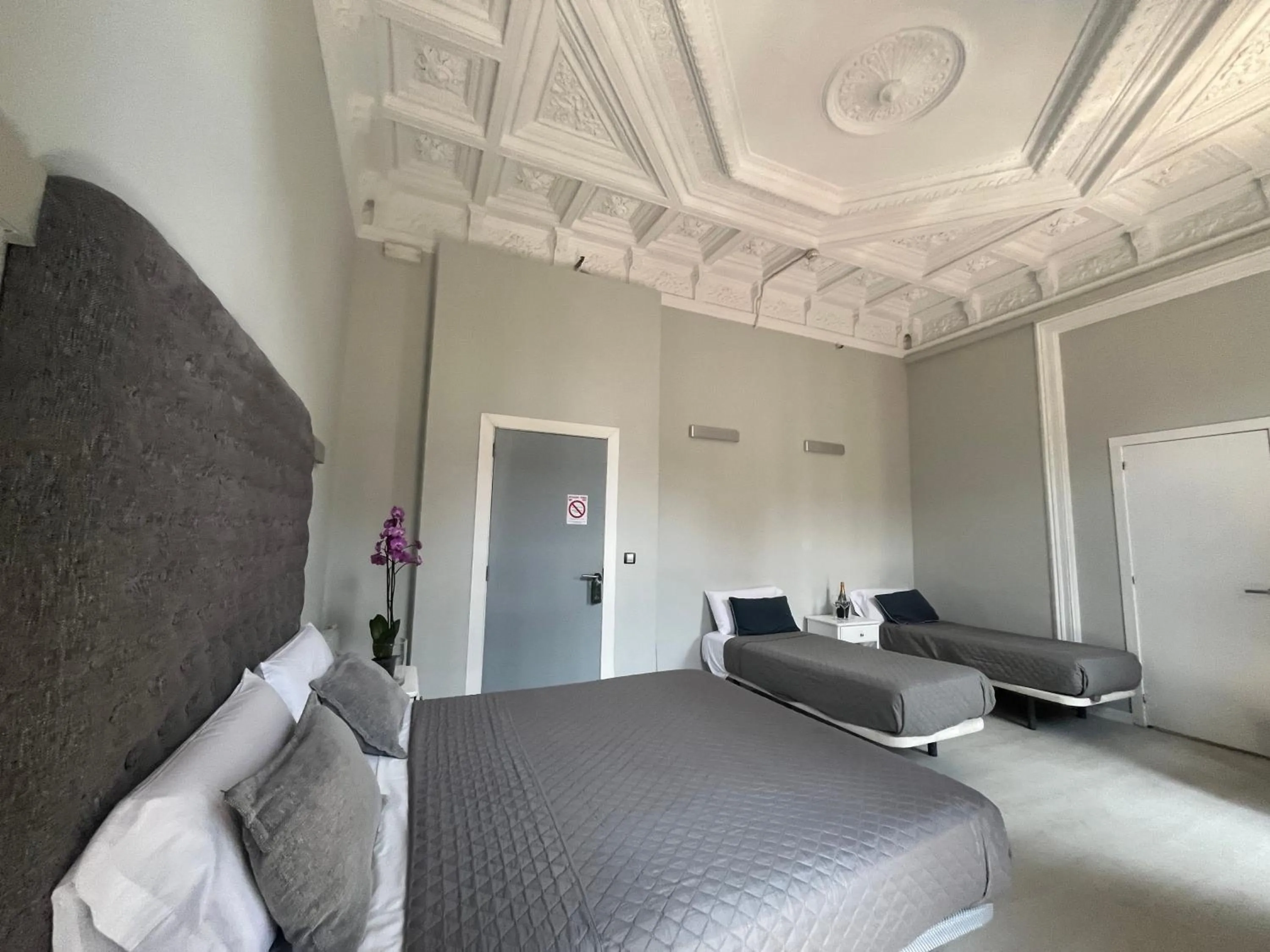 Bed in Hotel Ginebra