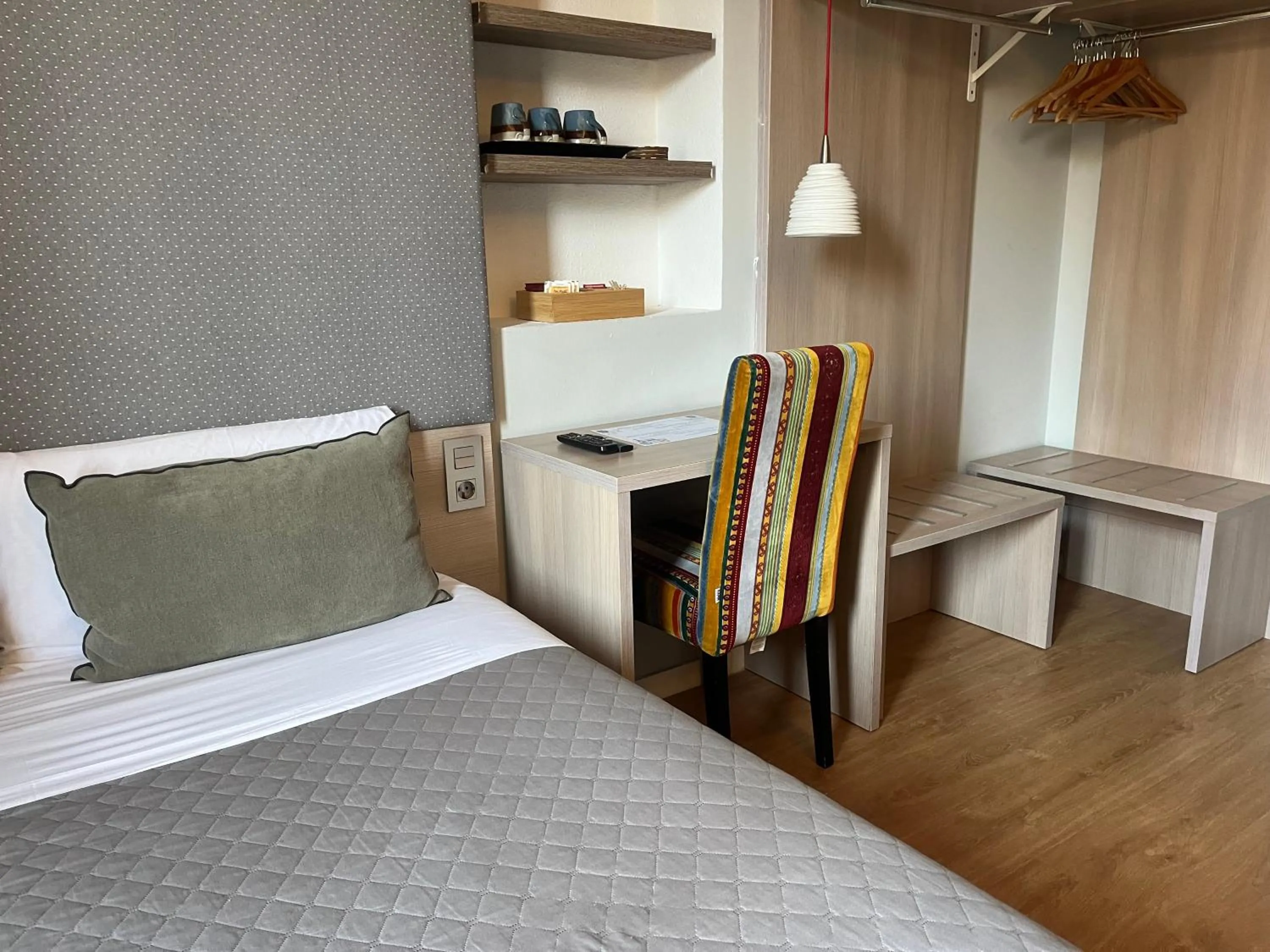 Seating area, Bed in Hotel Ginebra