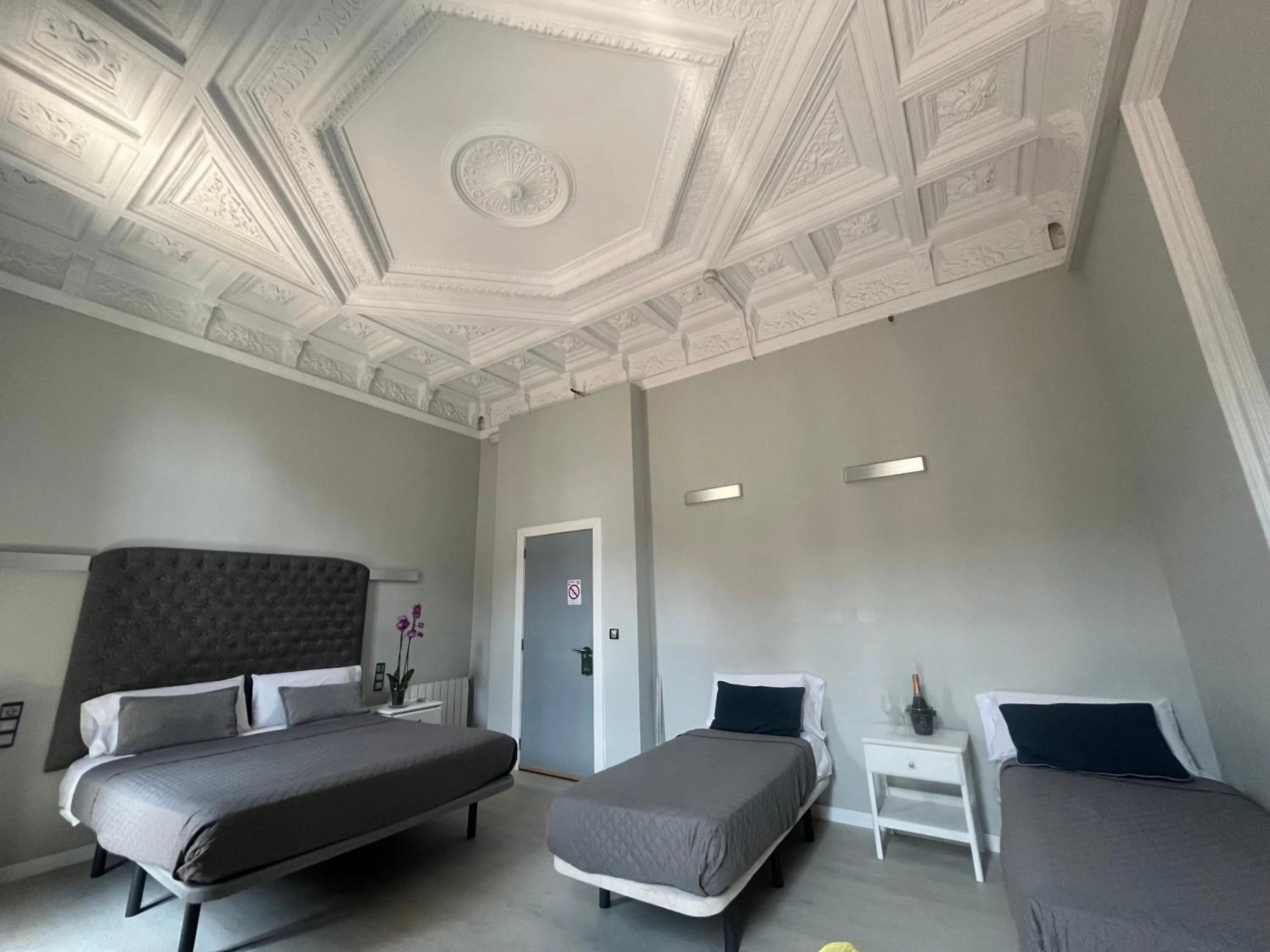 Bed in Hotel Ginebra