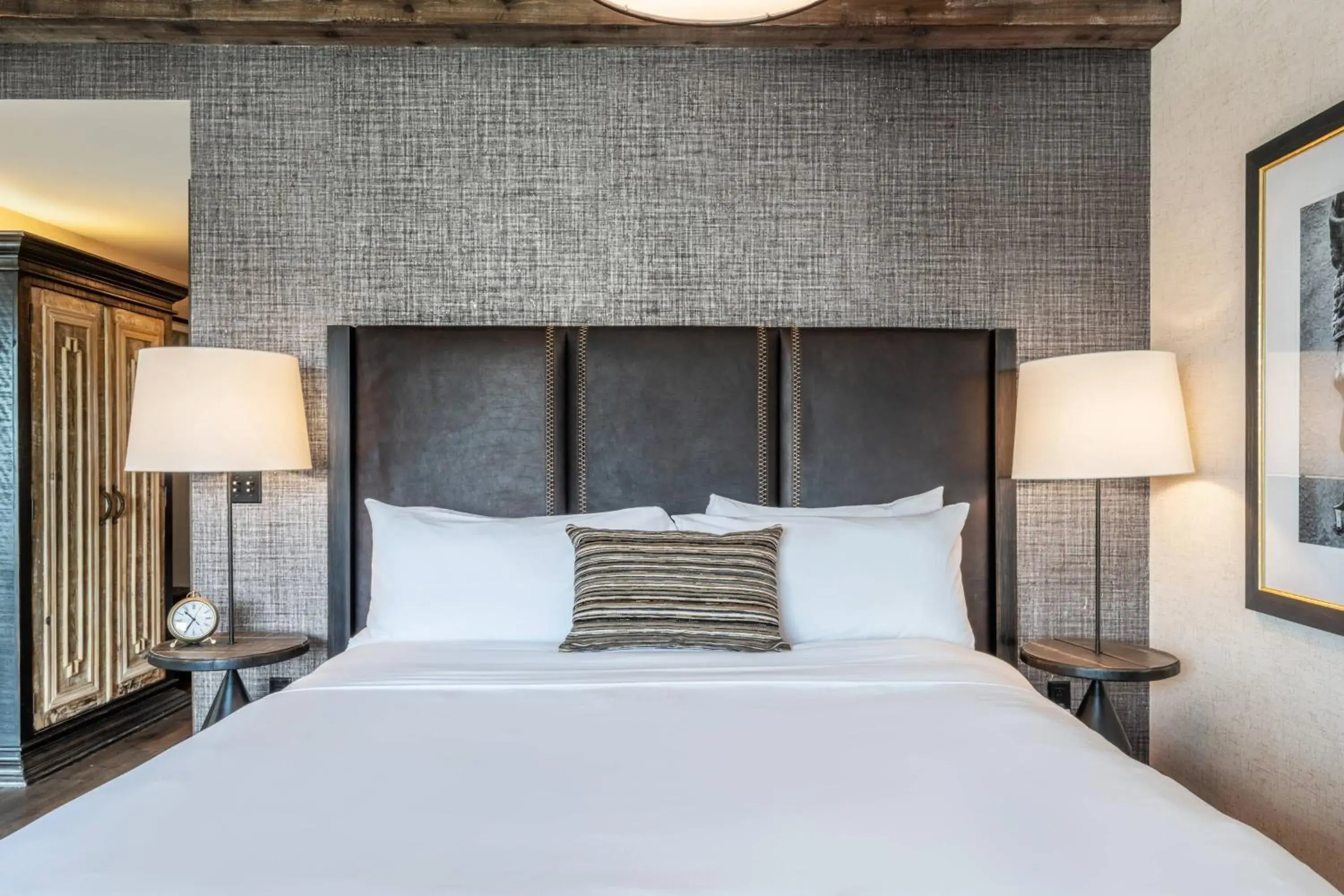 Deluxe Guest room, 1 King, with Deep Soaking Tub in Hotel Drover, Autograph Collection Deluxe Guest room, 1 King, with Deep Soaking Tub in Hotel Drover, Autograph Collection