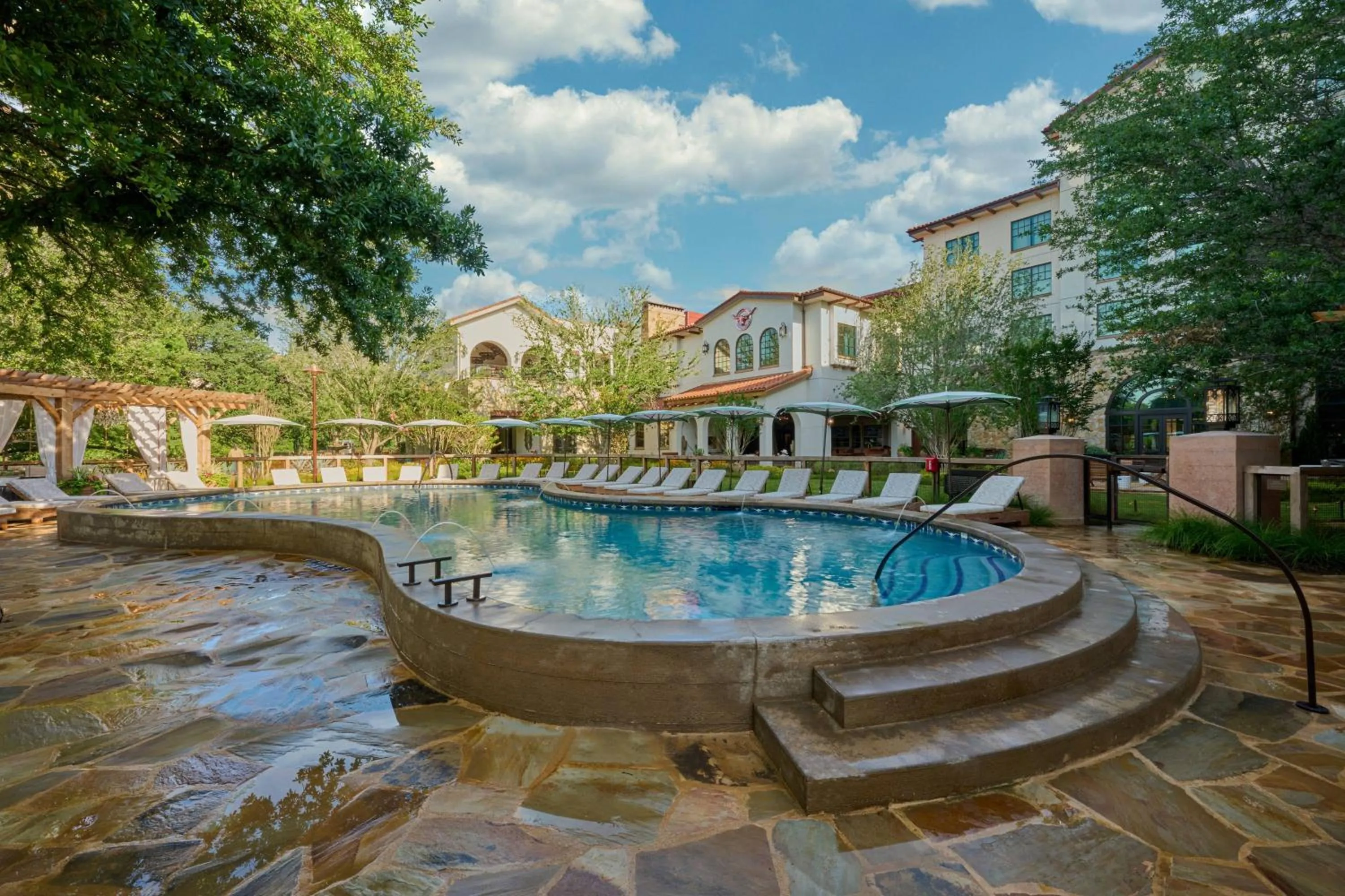 Swimming pool in Hotel Drover, Autograph Collection