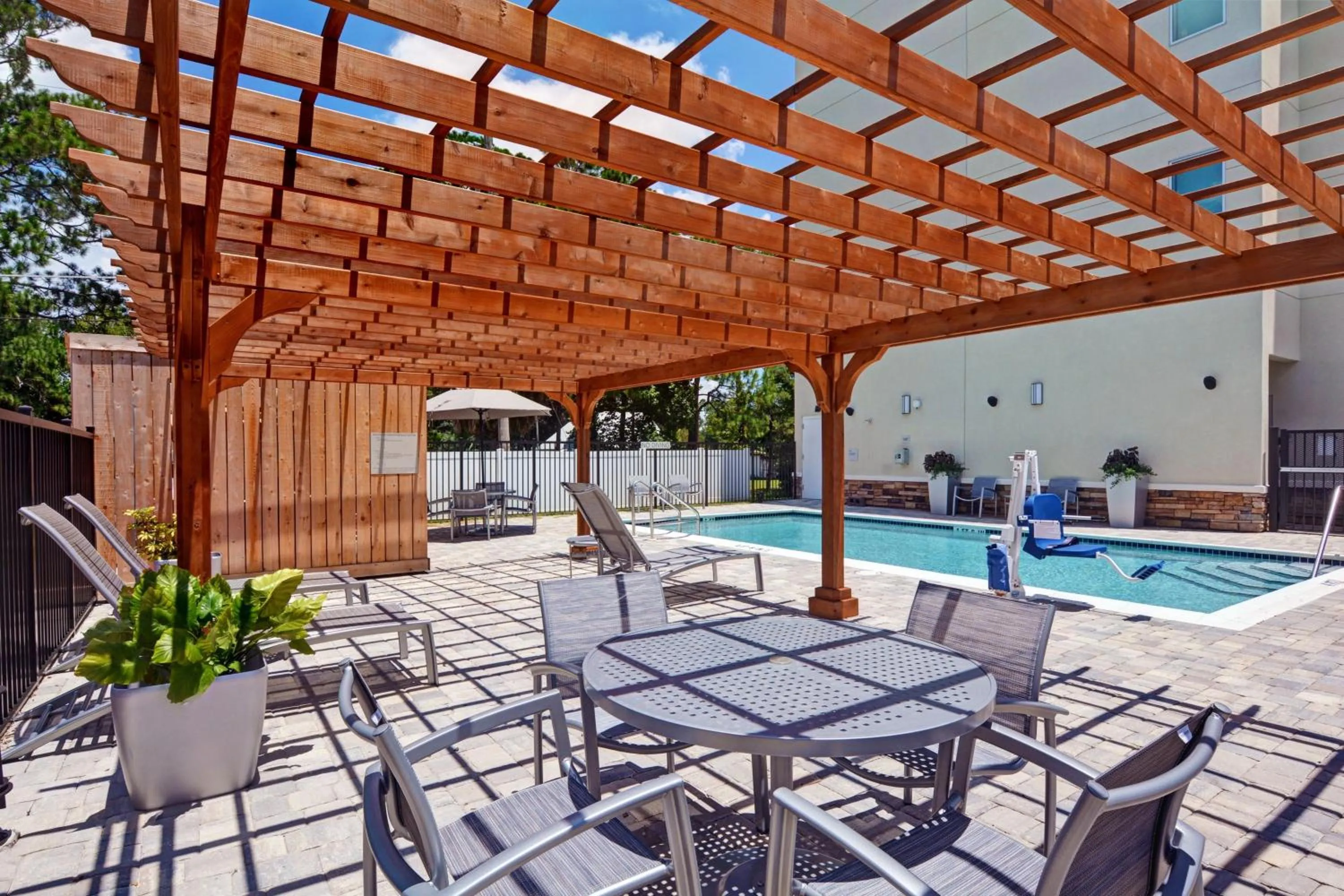 Swimming pool in TownePlace Suites by Marriott Jacksonville East