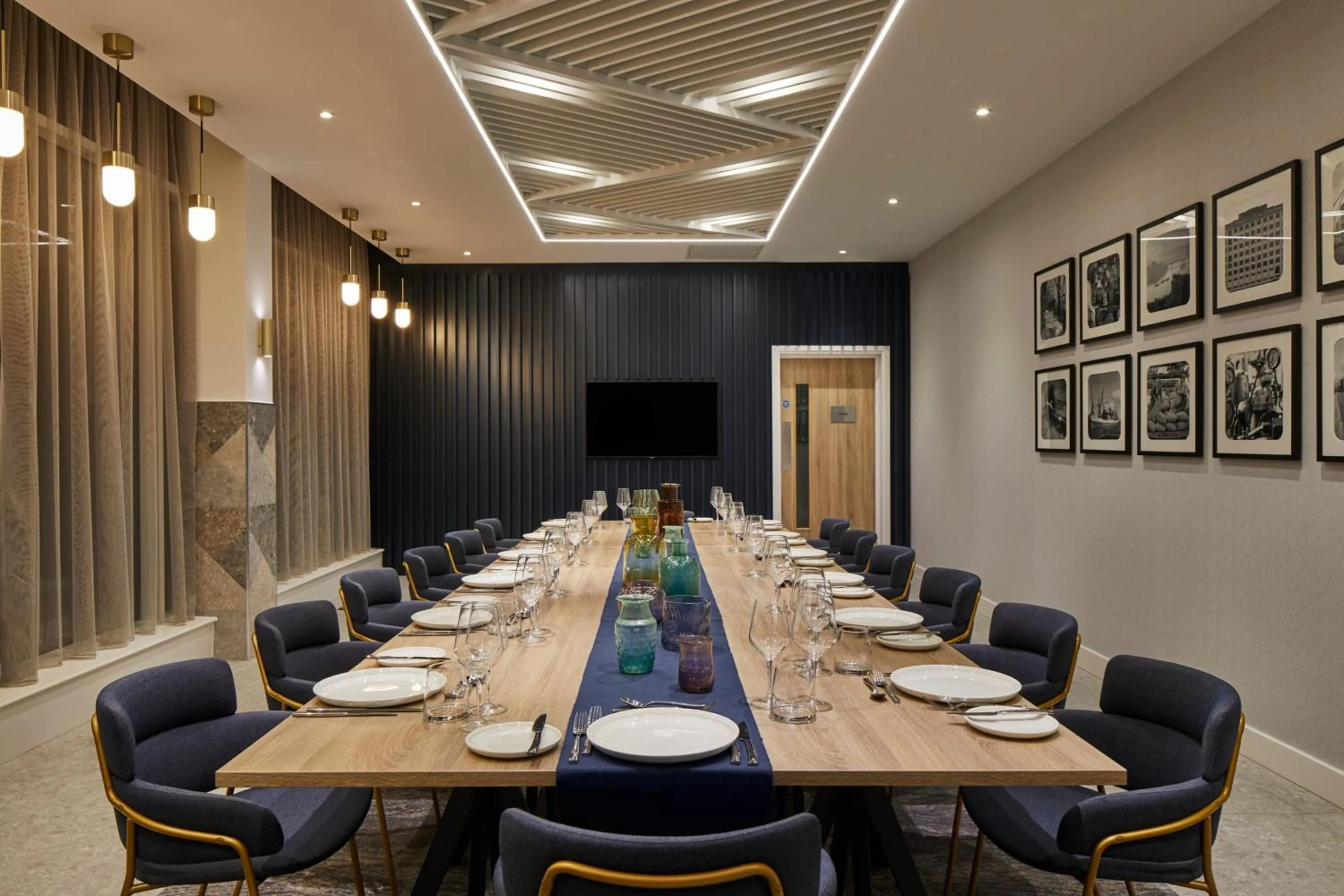 Meeting/conference room in Courtyard by Marriott London City Airport