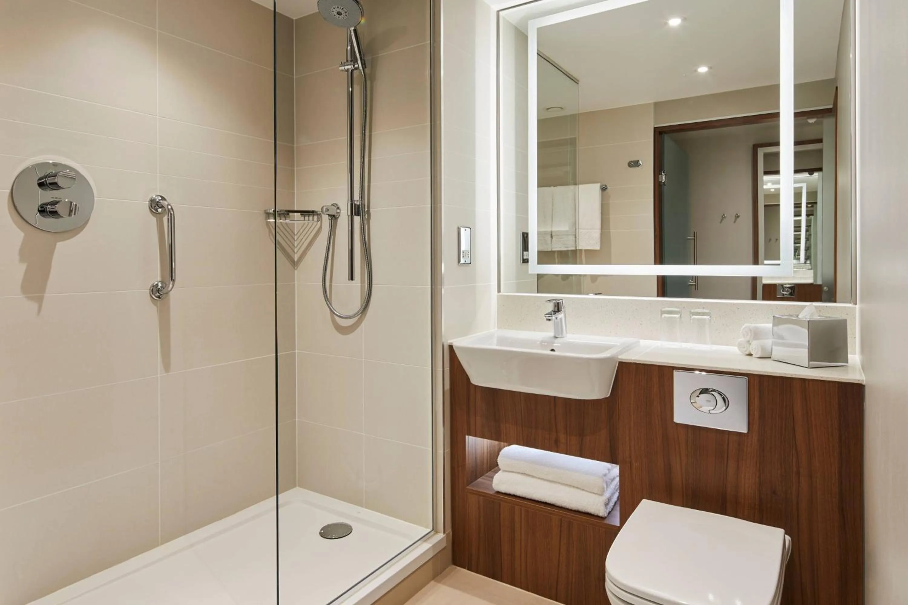 Bathroom in Courtyard by Marriott London City Airport