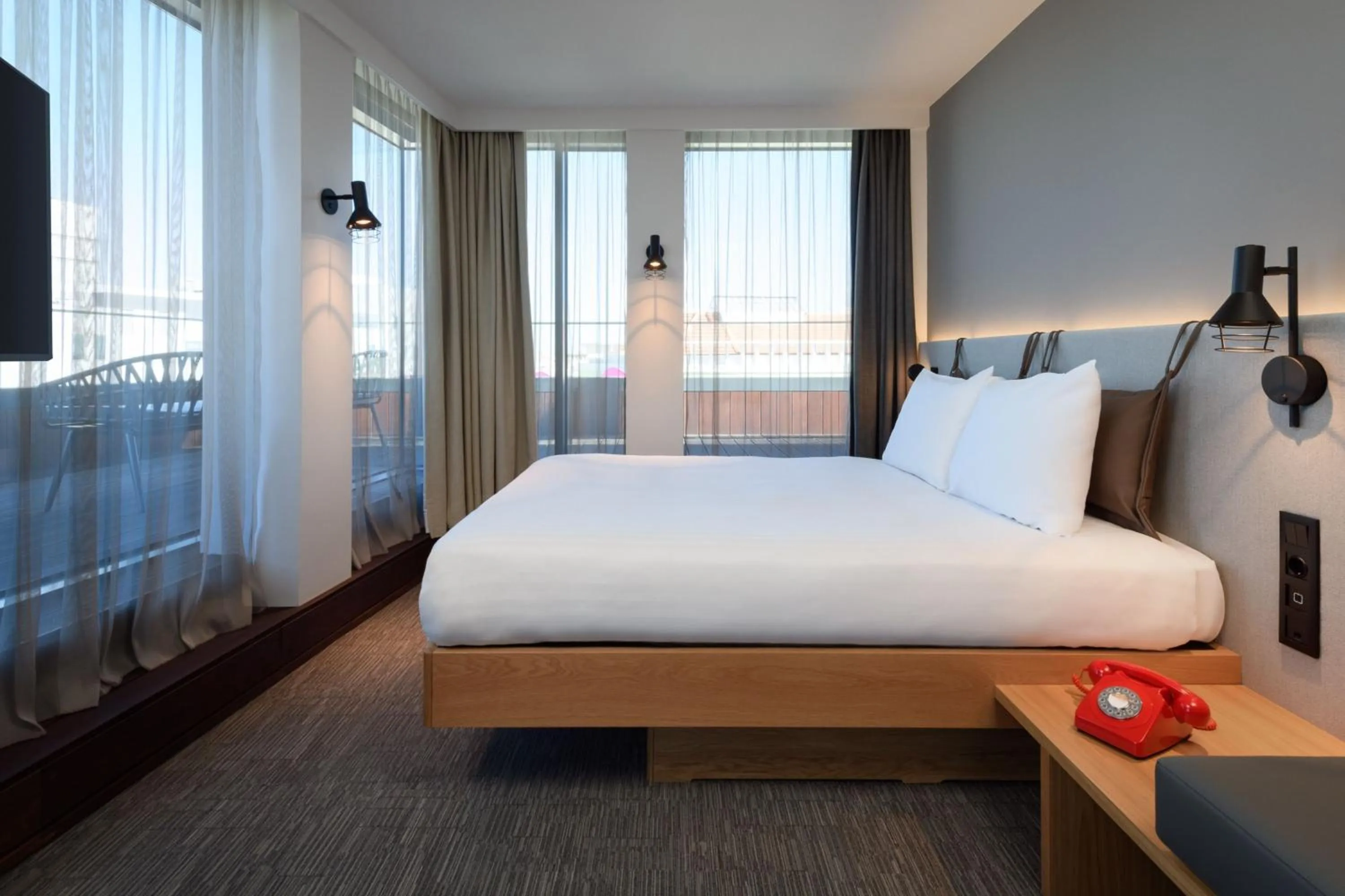 Photo of the whole room, Bed in Moxy Lisbon City