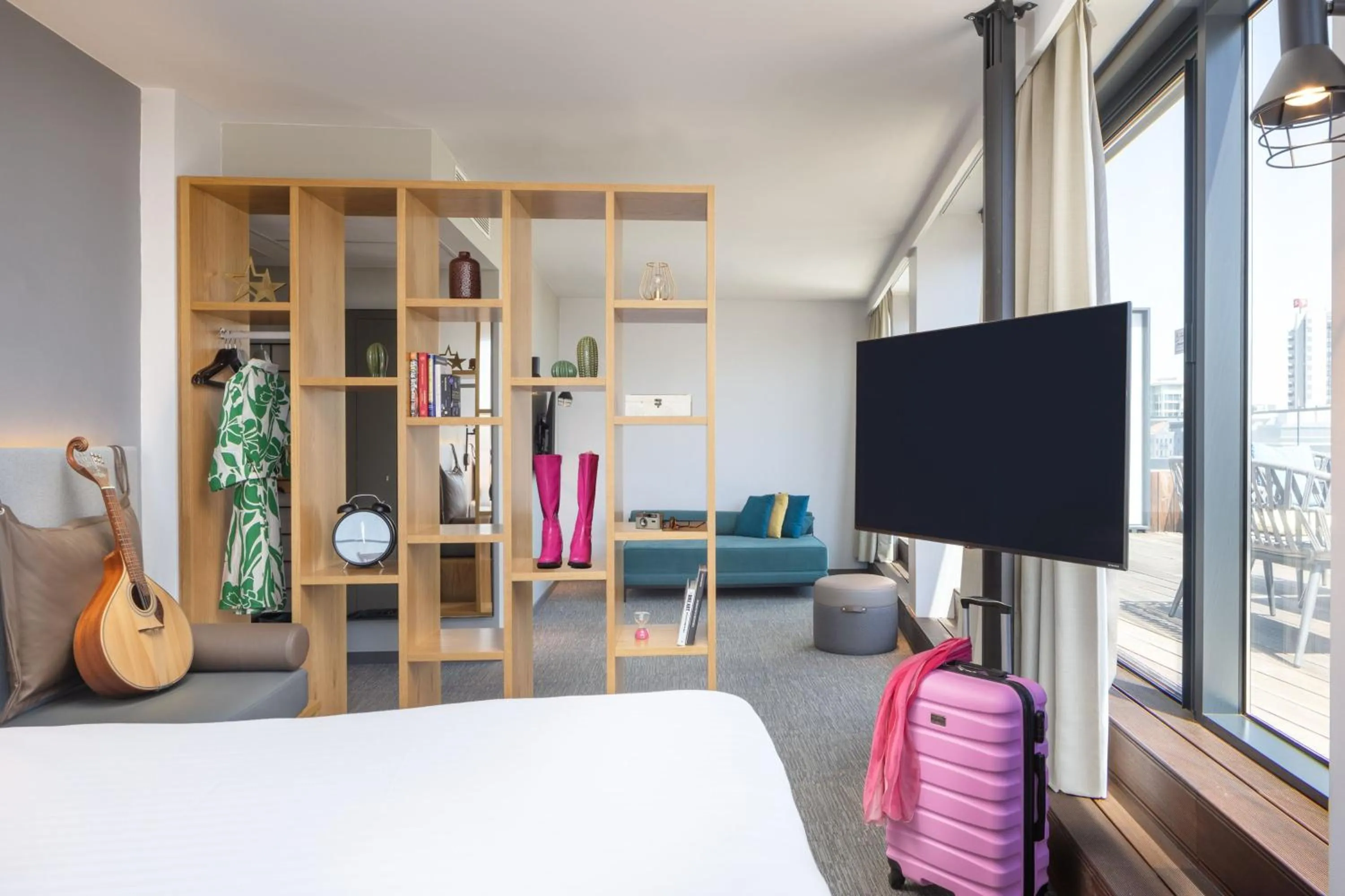 Photo of the whole room, Bed in Moxy Lisbon City