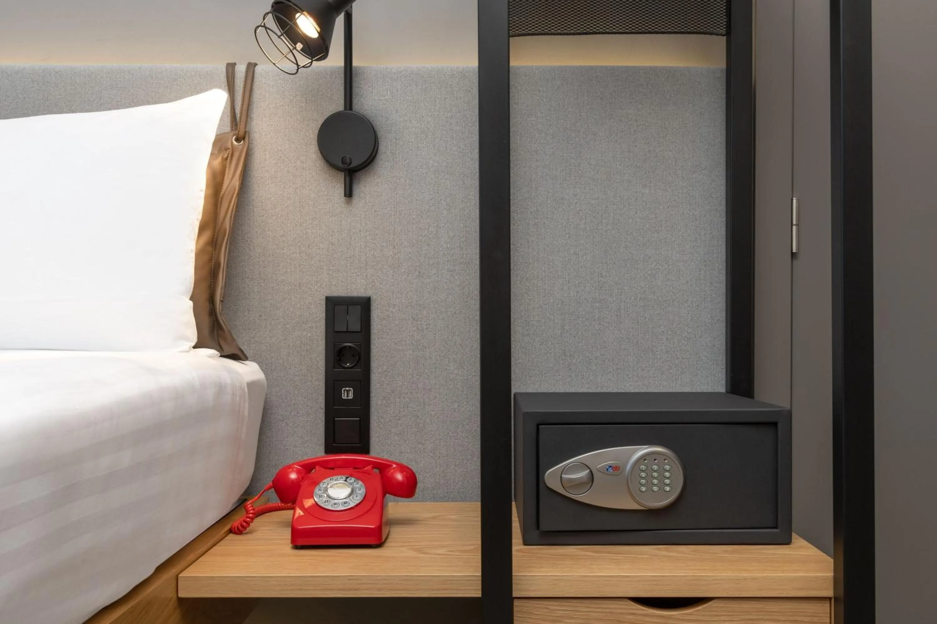 Photo of the whole room, Bed in Moxy Lisbon City