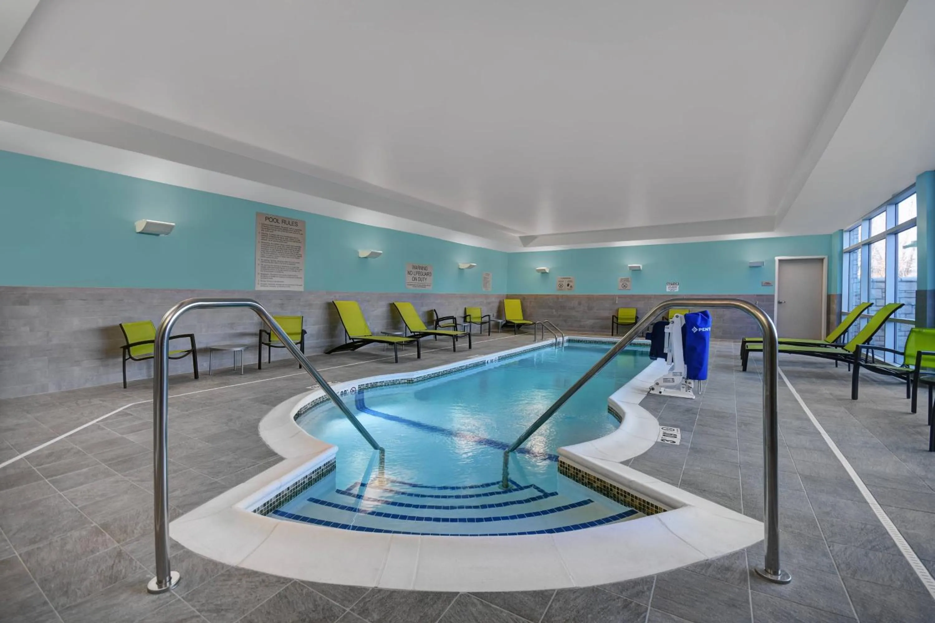 Swimming pool in SpringHill Suites by Marriott St. Paul Arden Hills