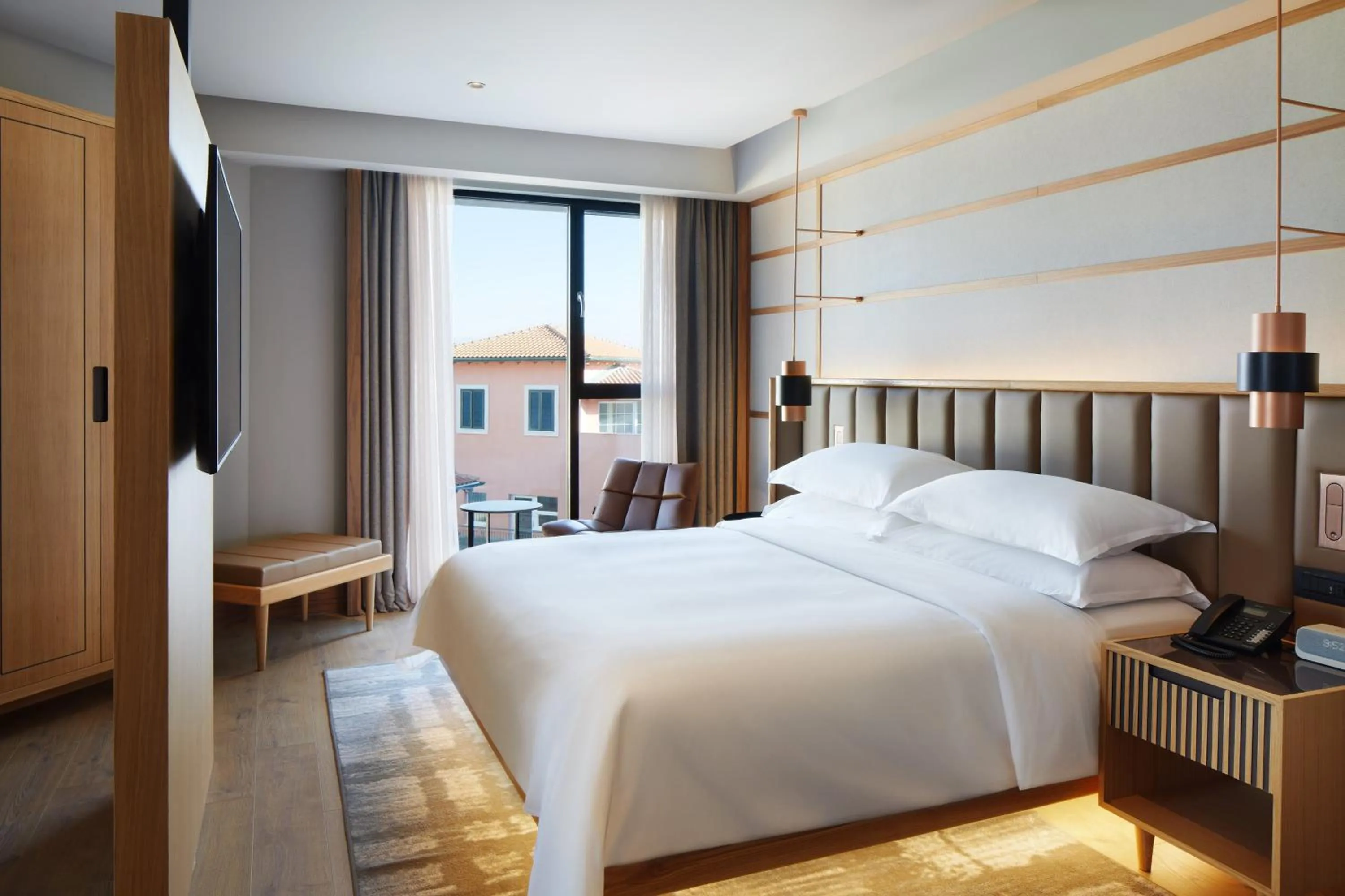 Photo of the whole room, Bed in Four Points by Sheraton Prishtina City