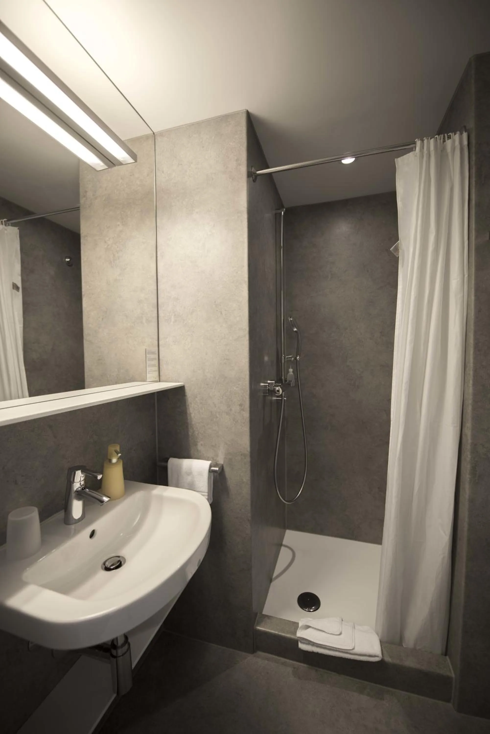 Shower in Hotel Waldhorn