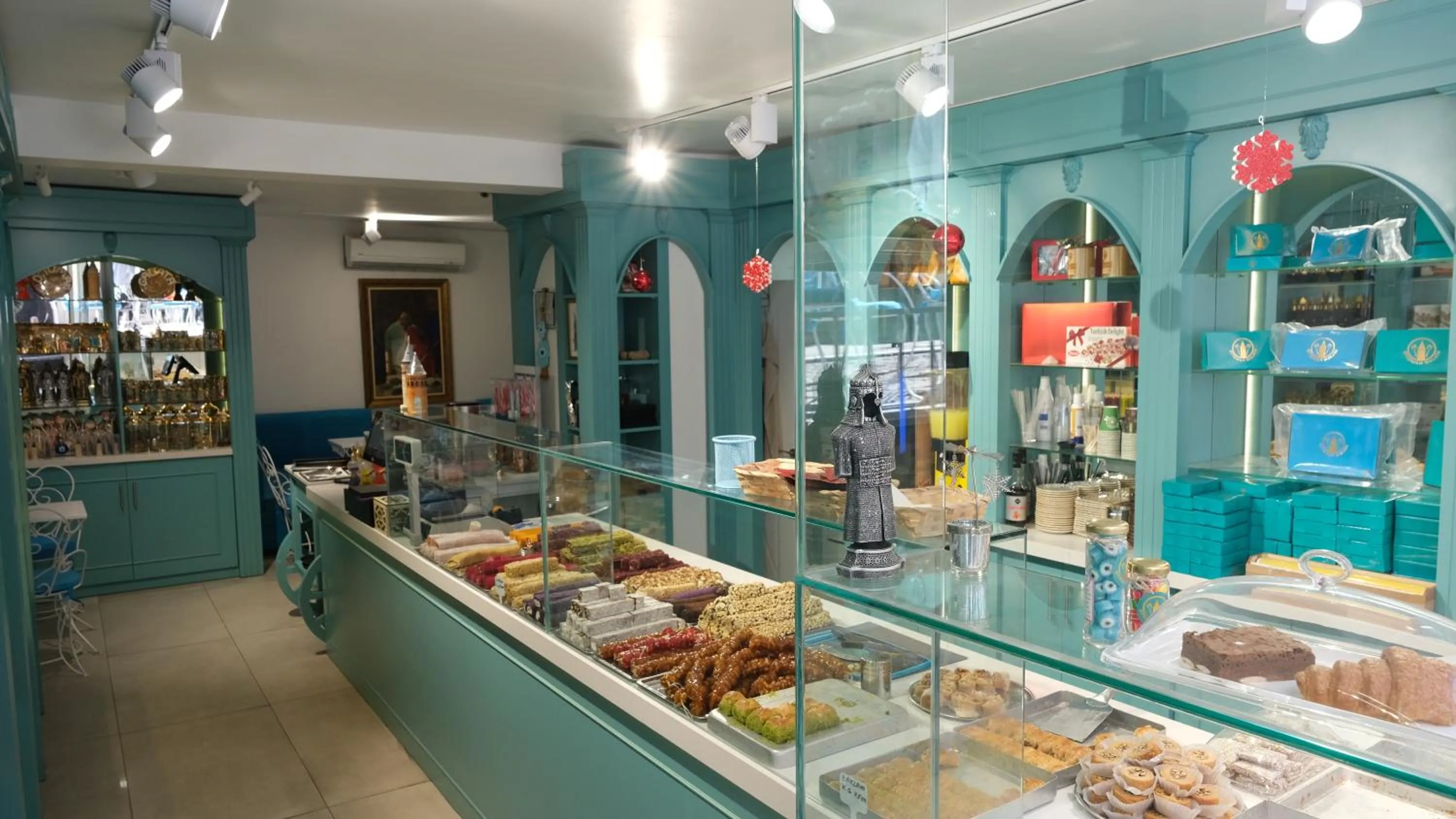 Restaurant/places to eat in Galata Moon Hotel