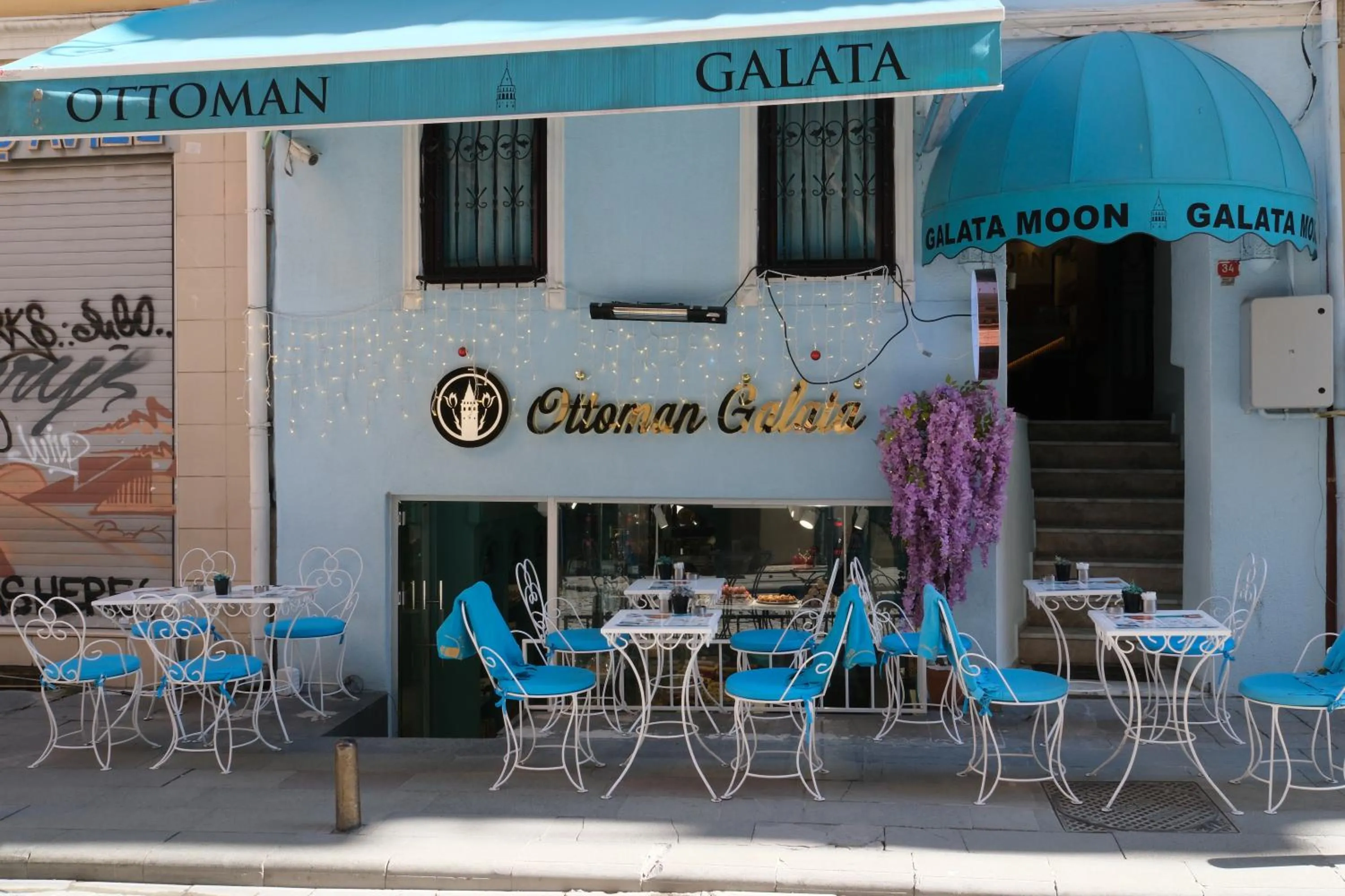 Restaurant/places to eat in Galata Moon Hotel