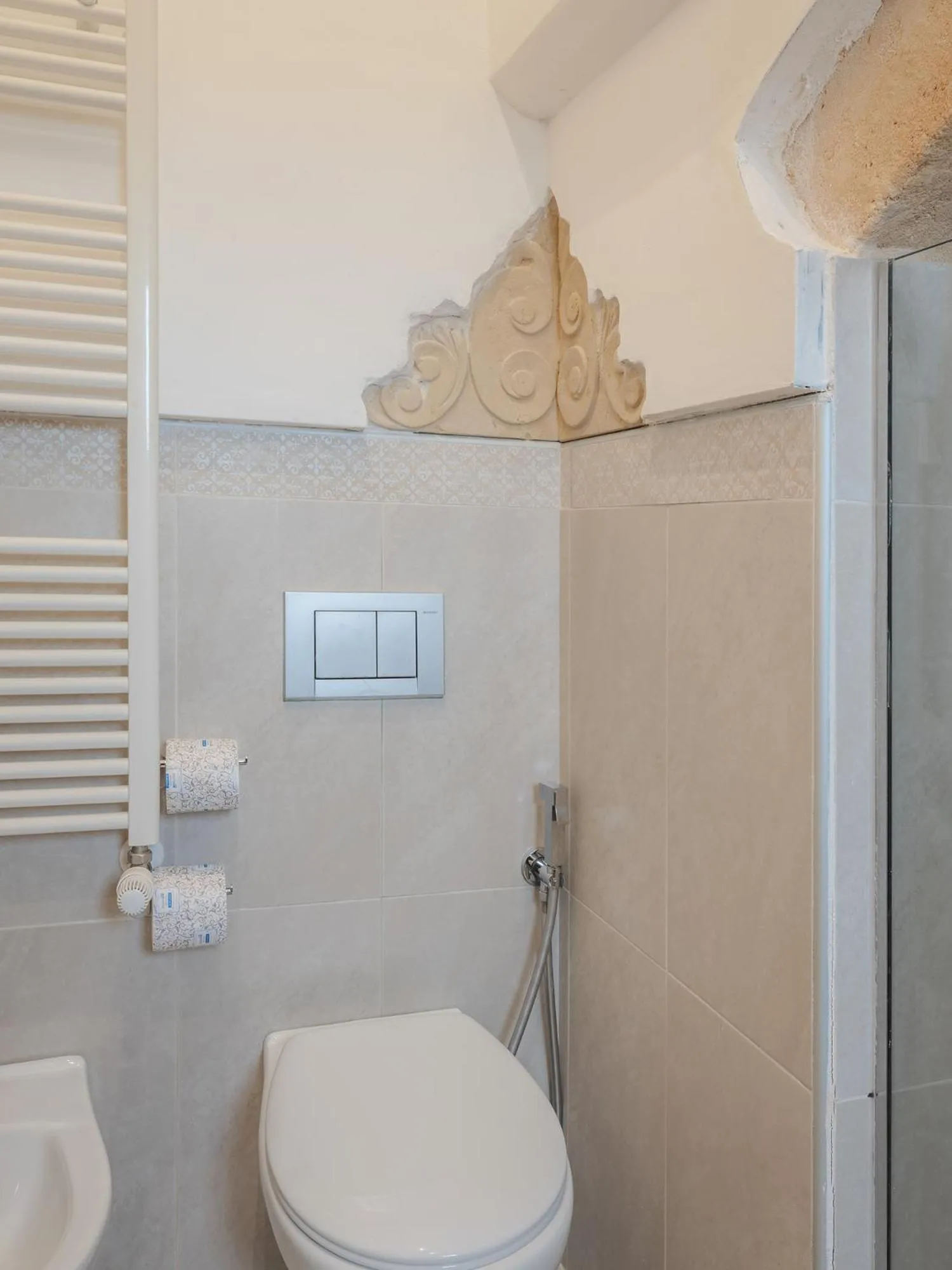 Toilet in Palazzo Degli Abati