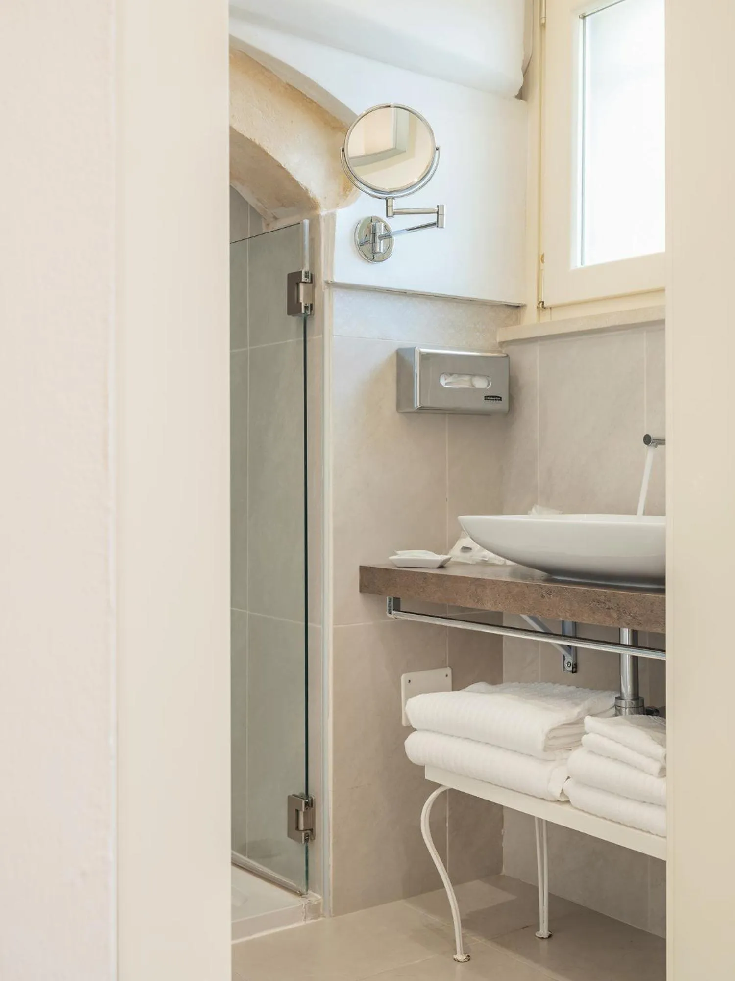 Shower in Palazzo Degli Abati