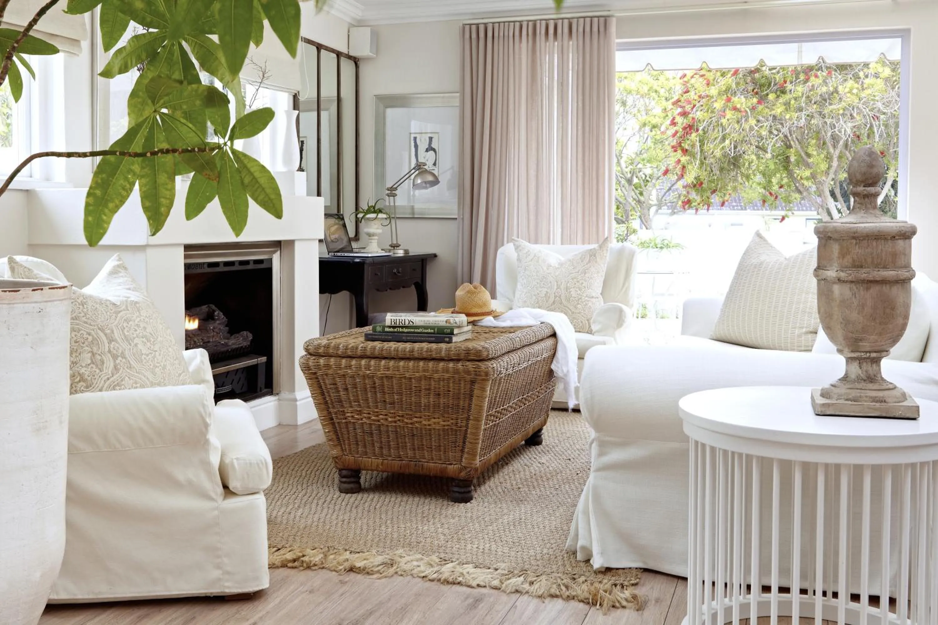 Living room in Leisure Isle Lodge