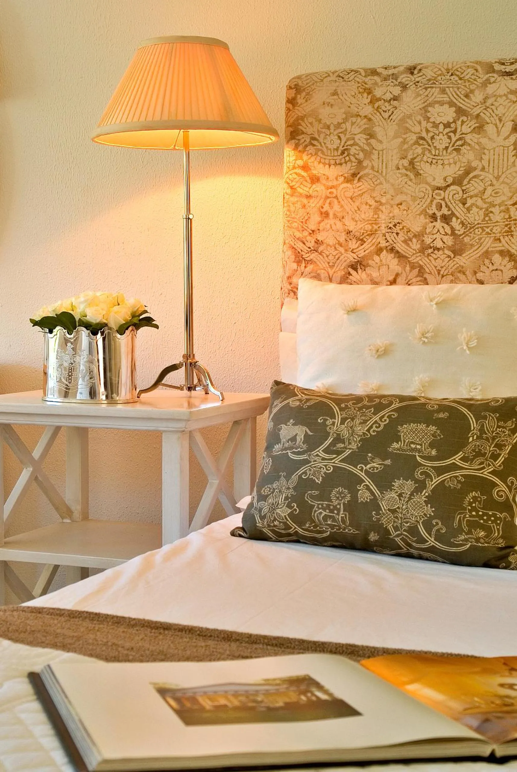 Decorative detail, Bed in Leisure Isle Lodge