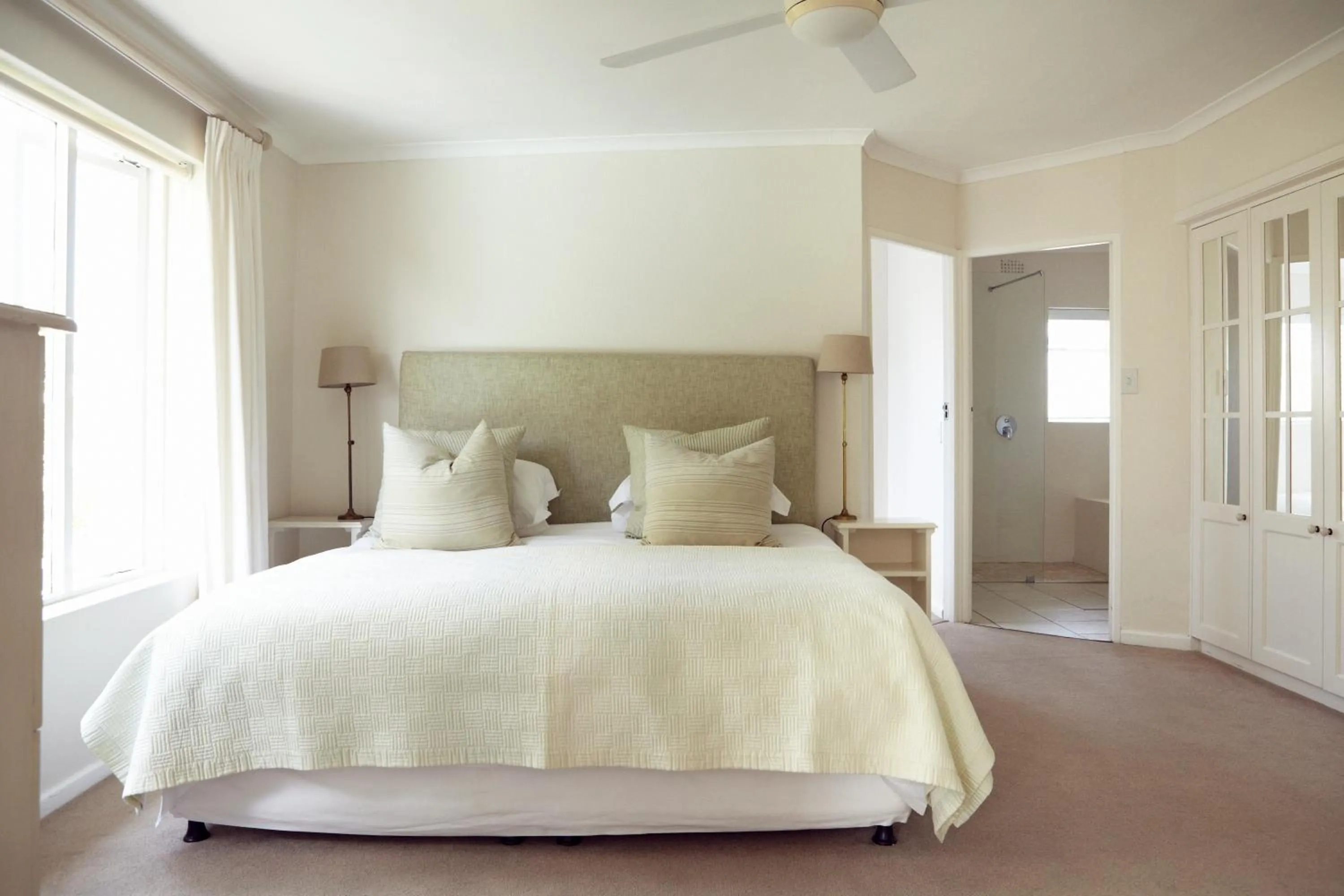 Bedroom, Bed in Leisure Isle Lodge