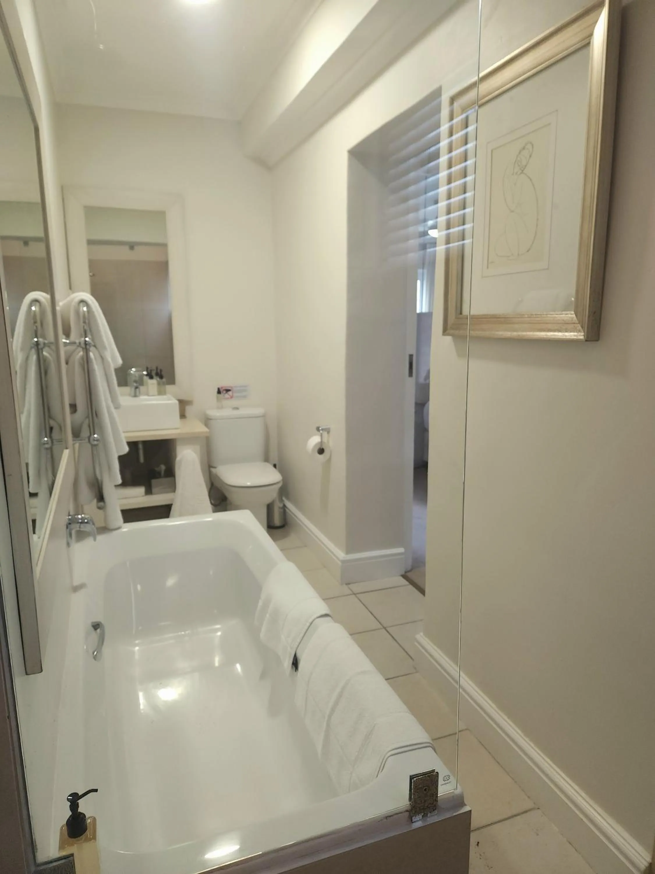 Bathroom in Leisure Isle Lodge