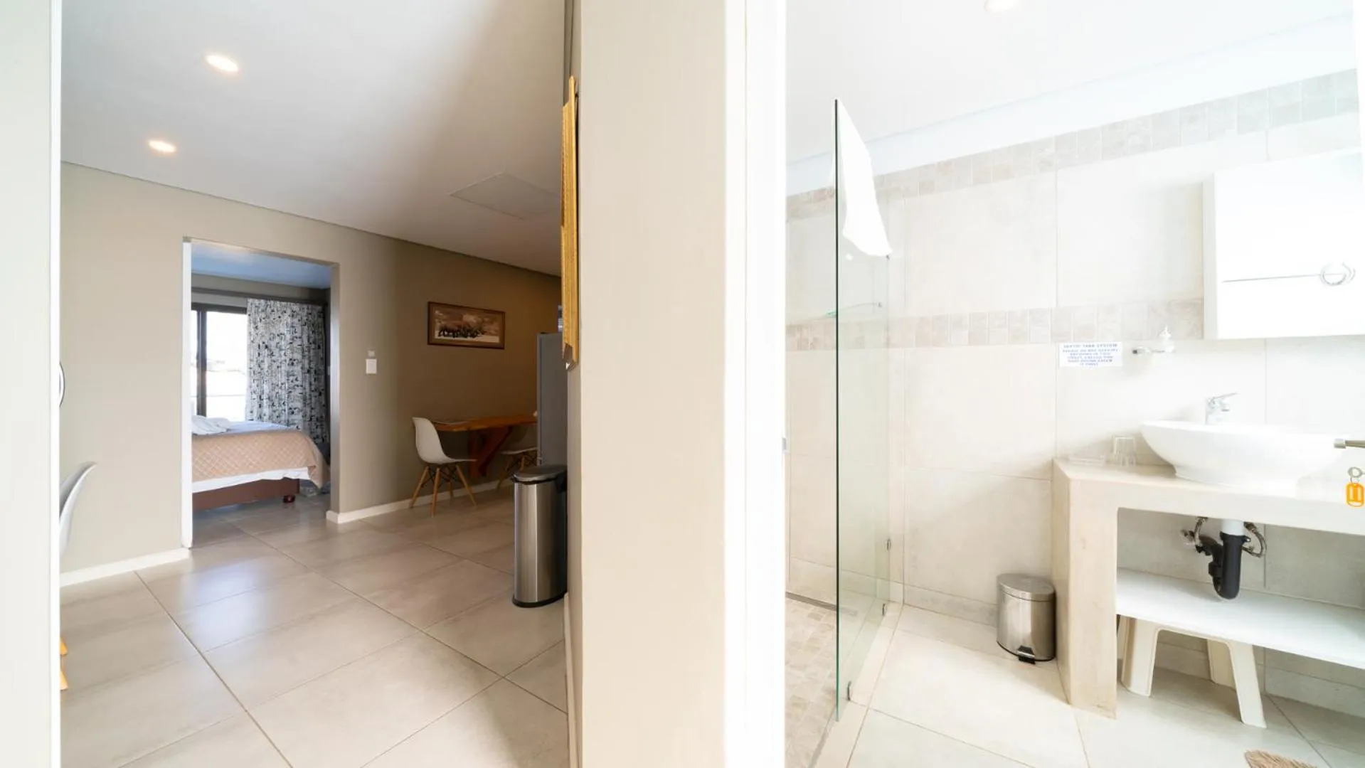 Shower in Equestre BnB