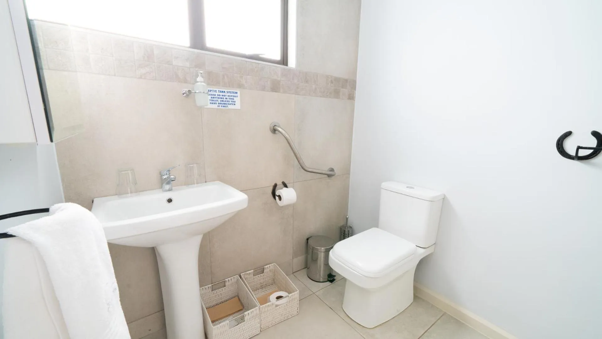 Toilet in Equestre BnB