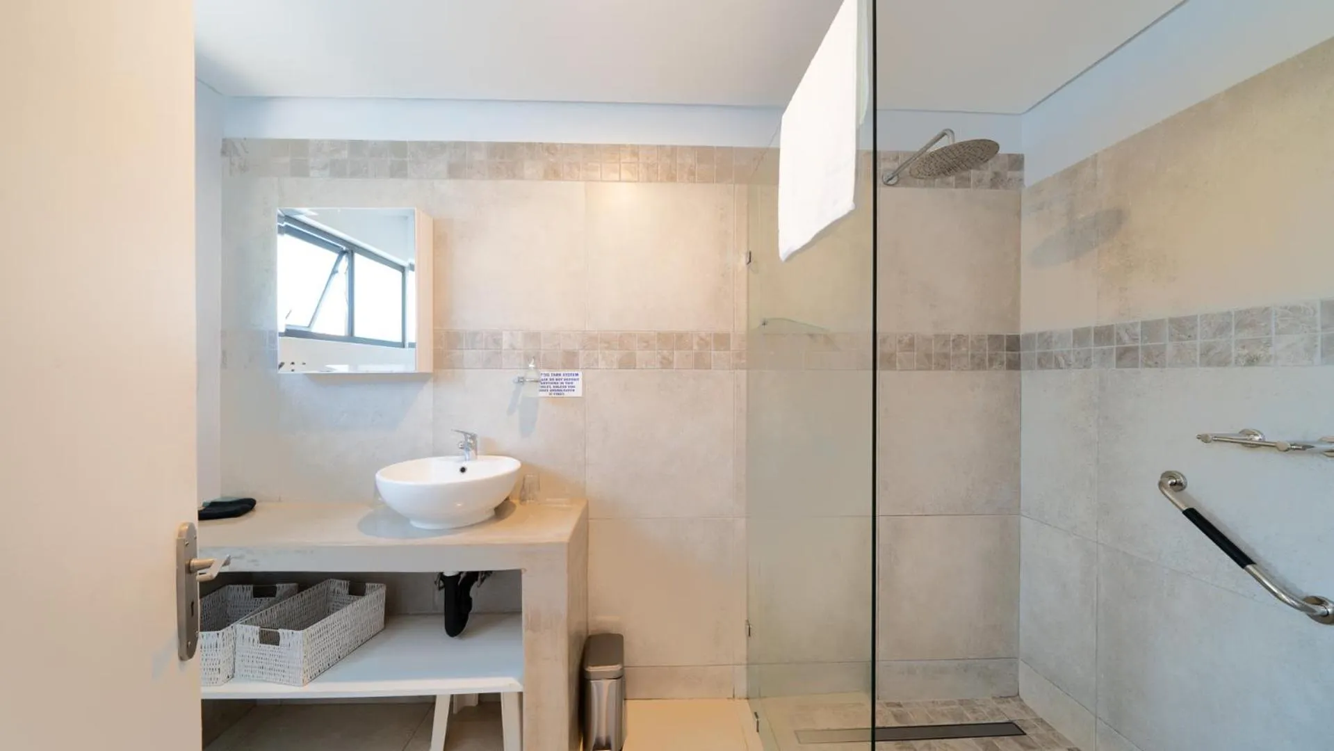 Shower in Equestre BnB