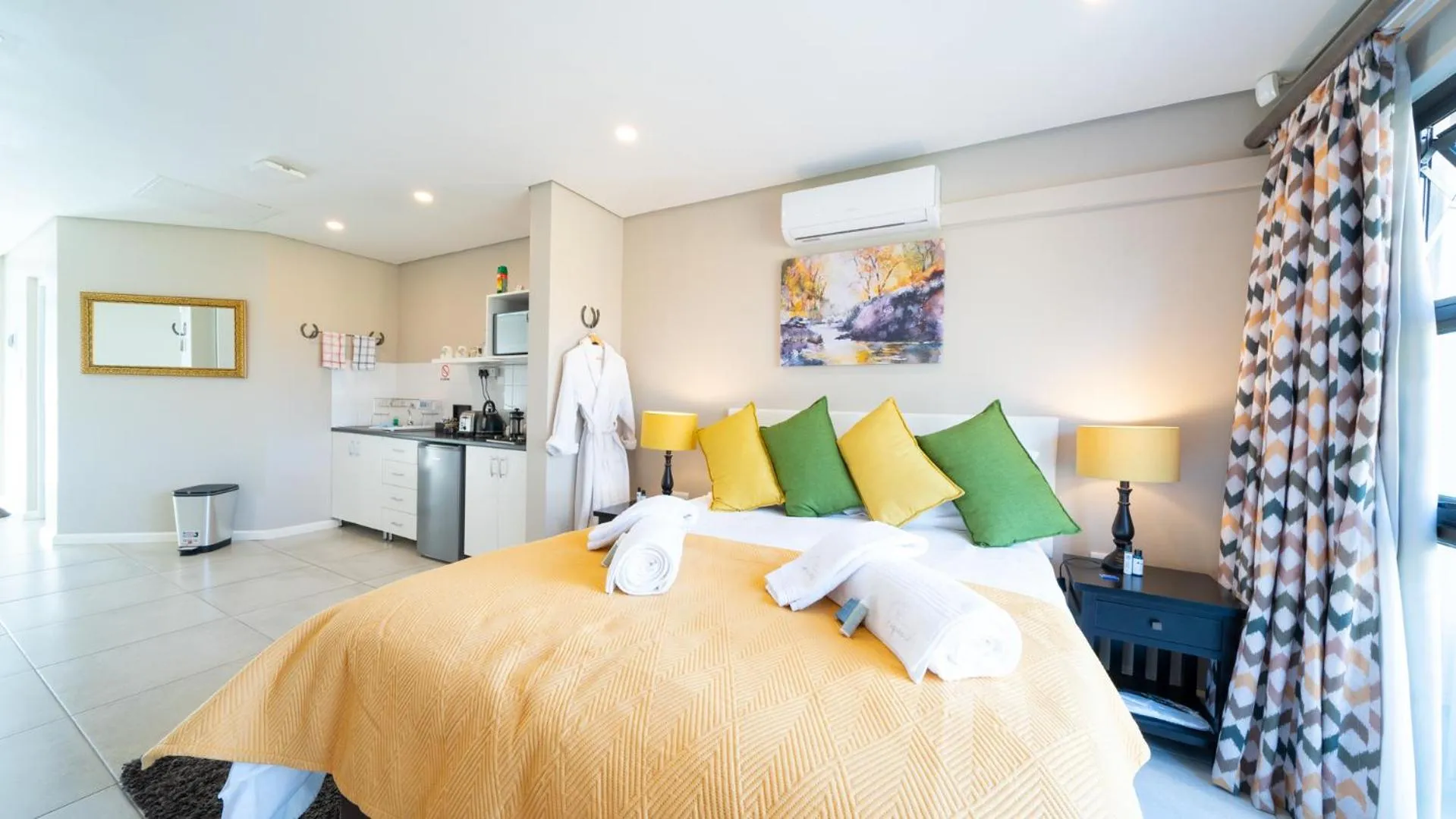 Kitchen or kitchenette, Bed in Equestre BnB